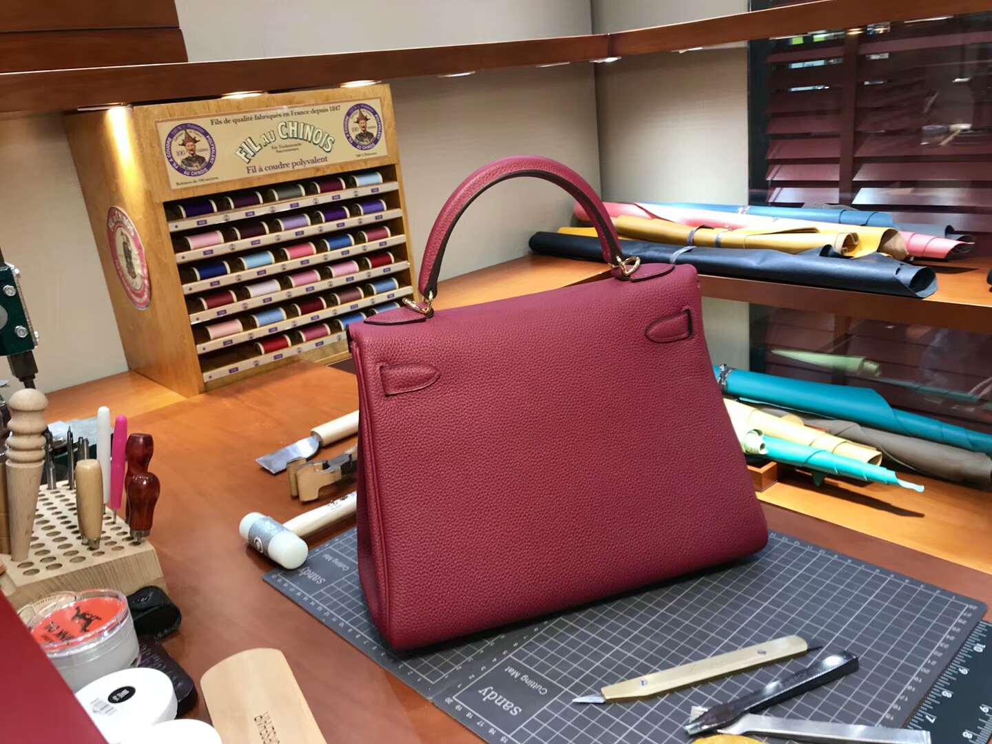 HERMES 爱马仕 ruby 宝石红 b5 Kelly 28CM Togo皮 纯手工蜡线 法国TR级别的进口皮料 配全套专柜包装发票