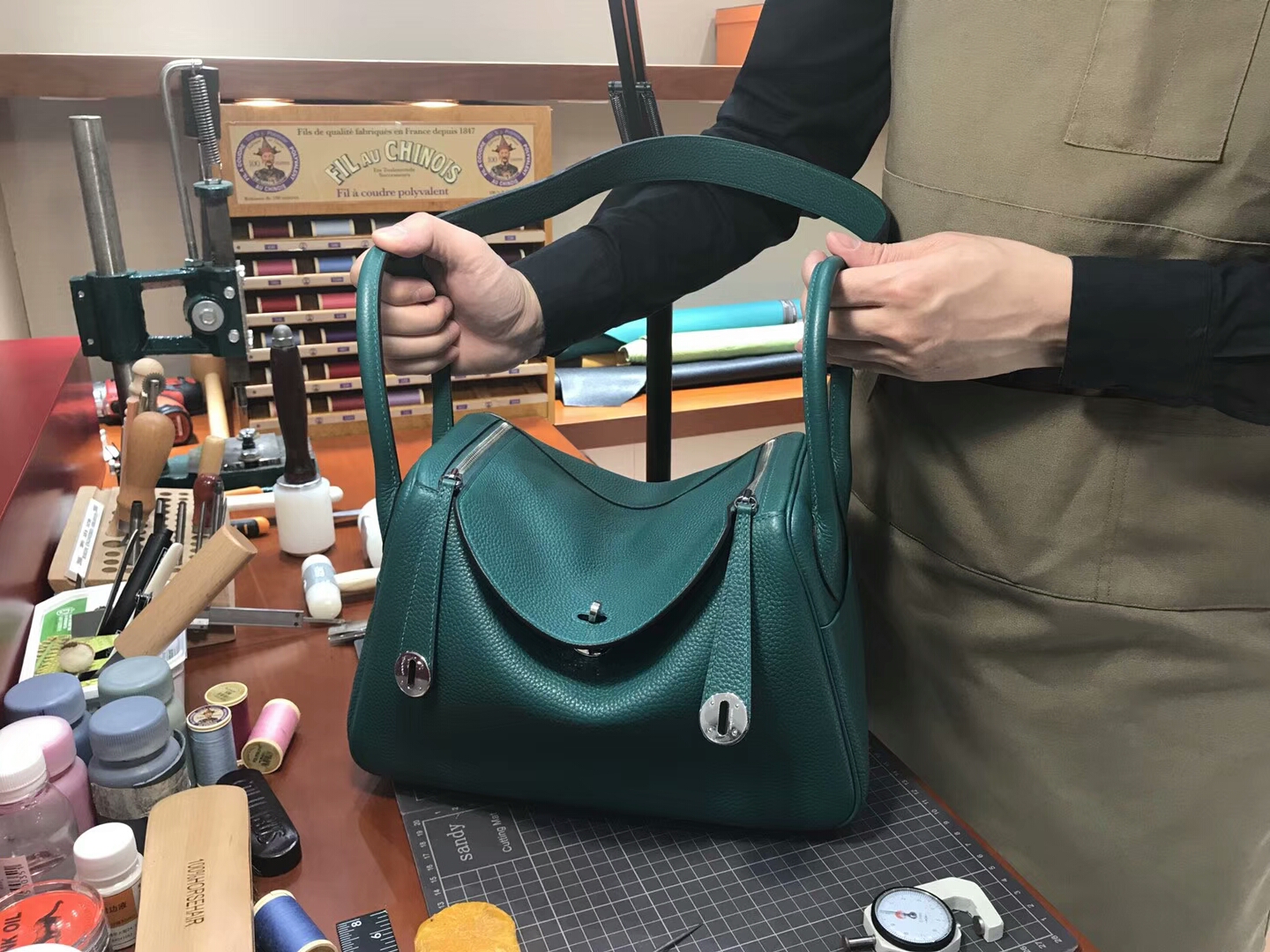 Z6孔雀绿 Malachite 爱马仕 HERMES Lindy 26/30cm 银扣 配全套专柜原版包装