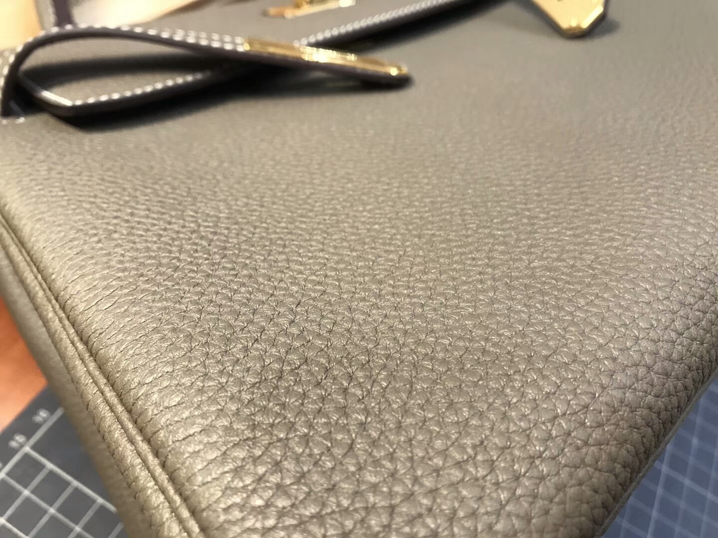 HERMES 爱马仕 8F锡器灰 Etain Kelly 28CM Togo皮 纯手工蜡线 法国TR级别的进口皮料 配全套专柜包装发票