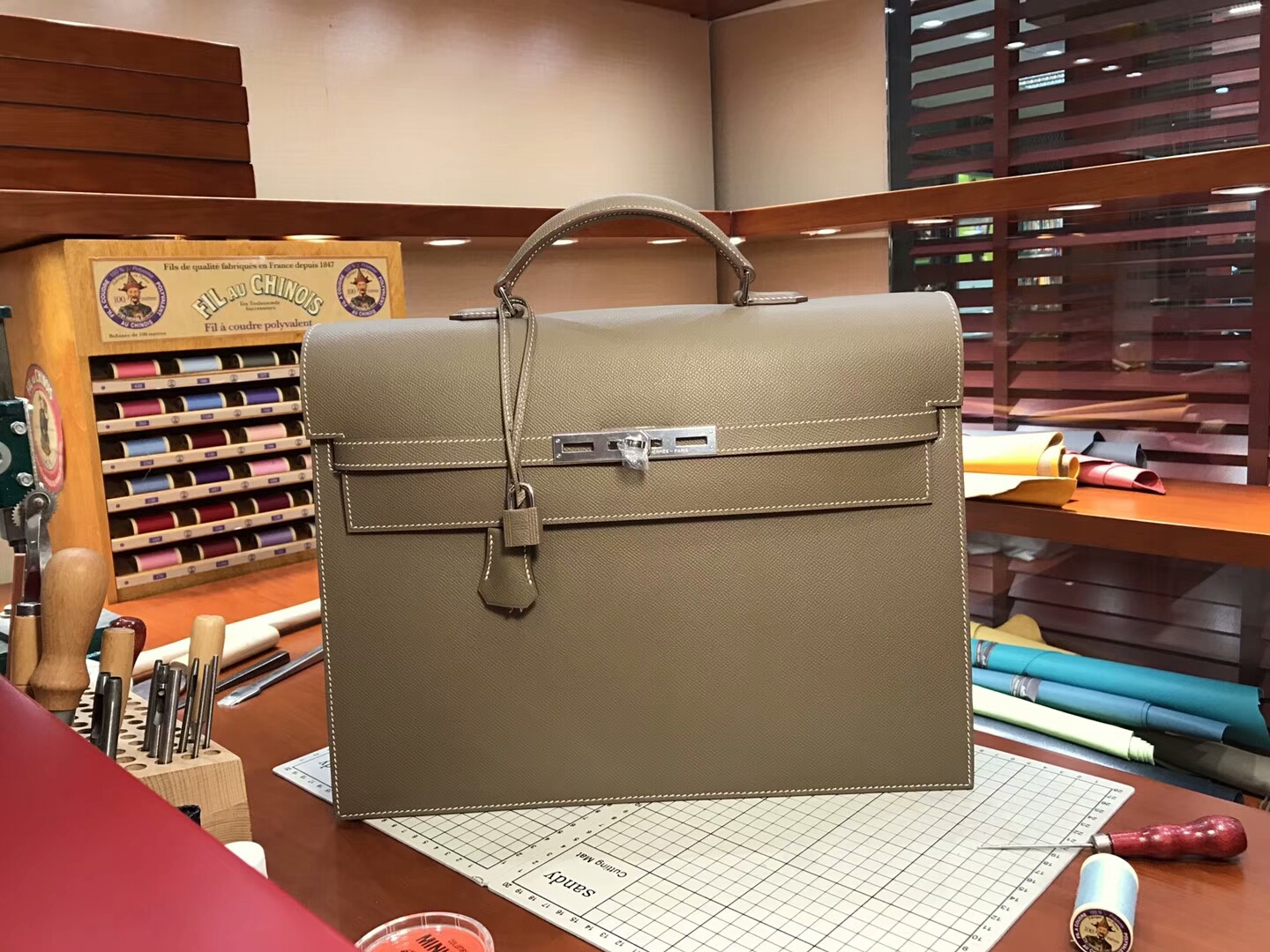 HERMES 爱马仕 男士公文包 大象灰 CK18 Etoupe  现货系列 配全套专柜原版包装 银扣
