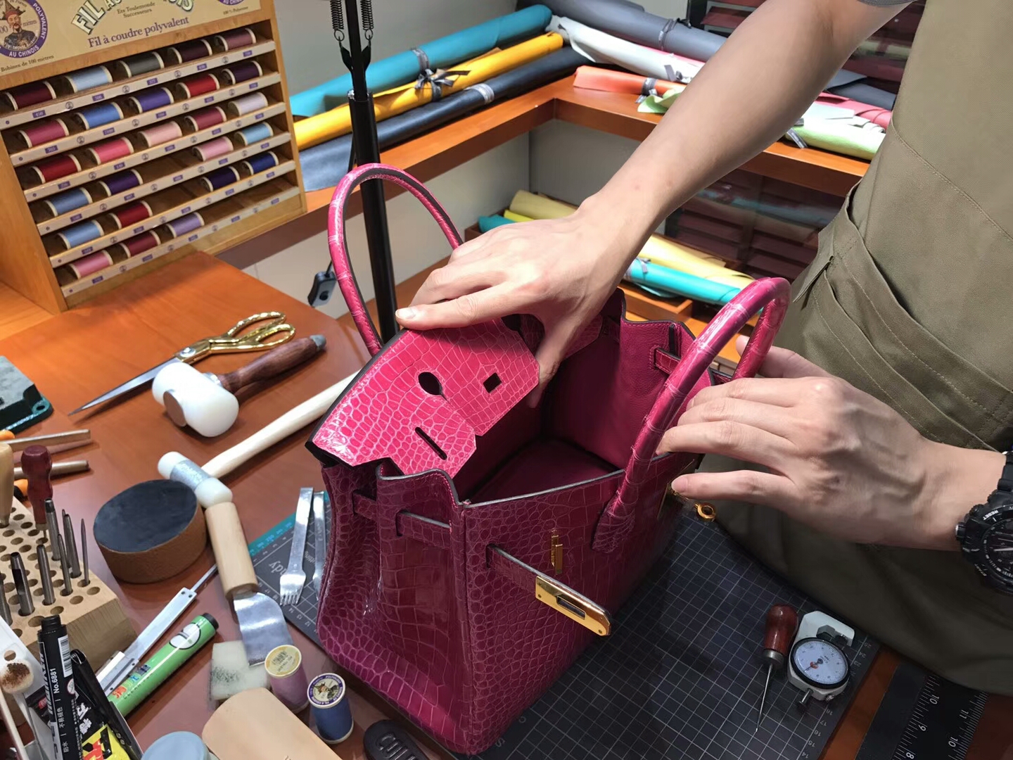 爱马仕 HERMES 铂金包 Birkin 25cm 配全套专柜原版包装 全球发售 鳄鱼 Rose Tyrien 糖果粉 E5