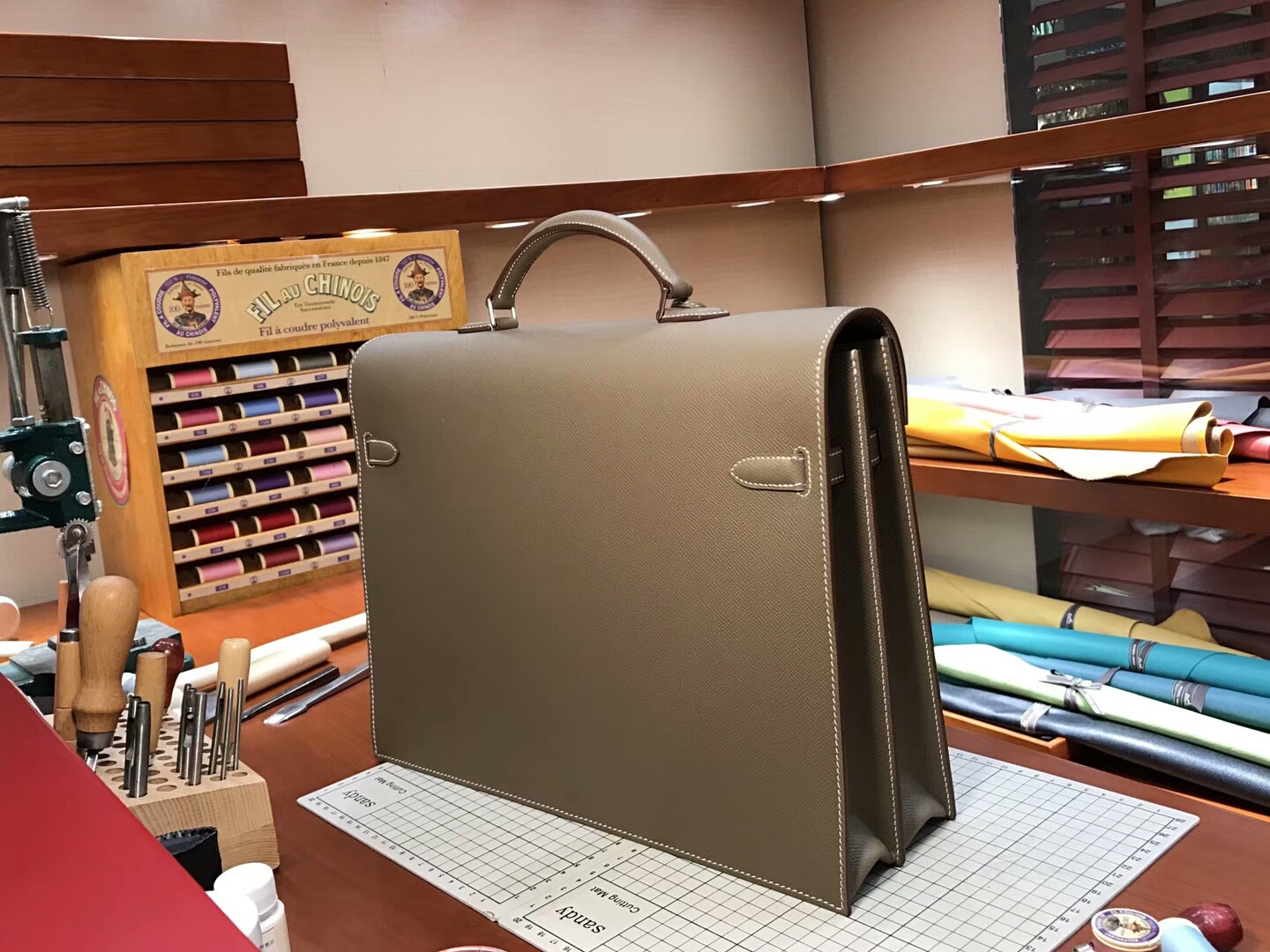 HERMES 爱马仕 男士公文包 大象灰 CK18 Etoupe  现货系列 配全套专柜原版包装 银扣