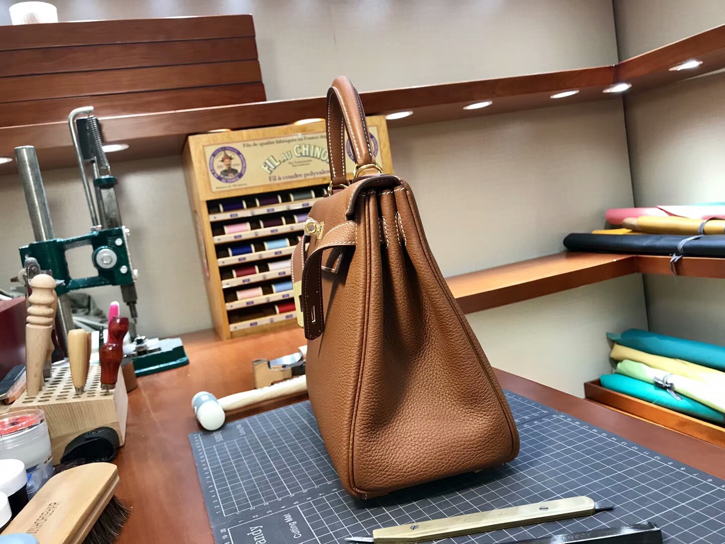 HERMES 爱马仕 ck37 金棕 Kelly 28CM Togo皮 纯手工蜡线 法国TR级别的进口皮料 配全套专柜包装发票