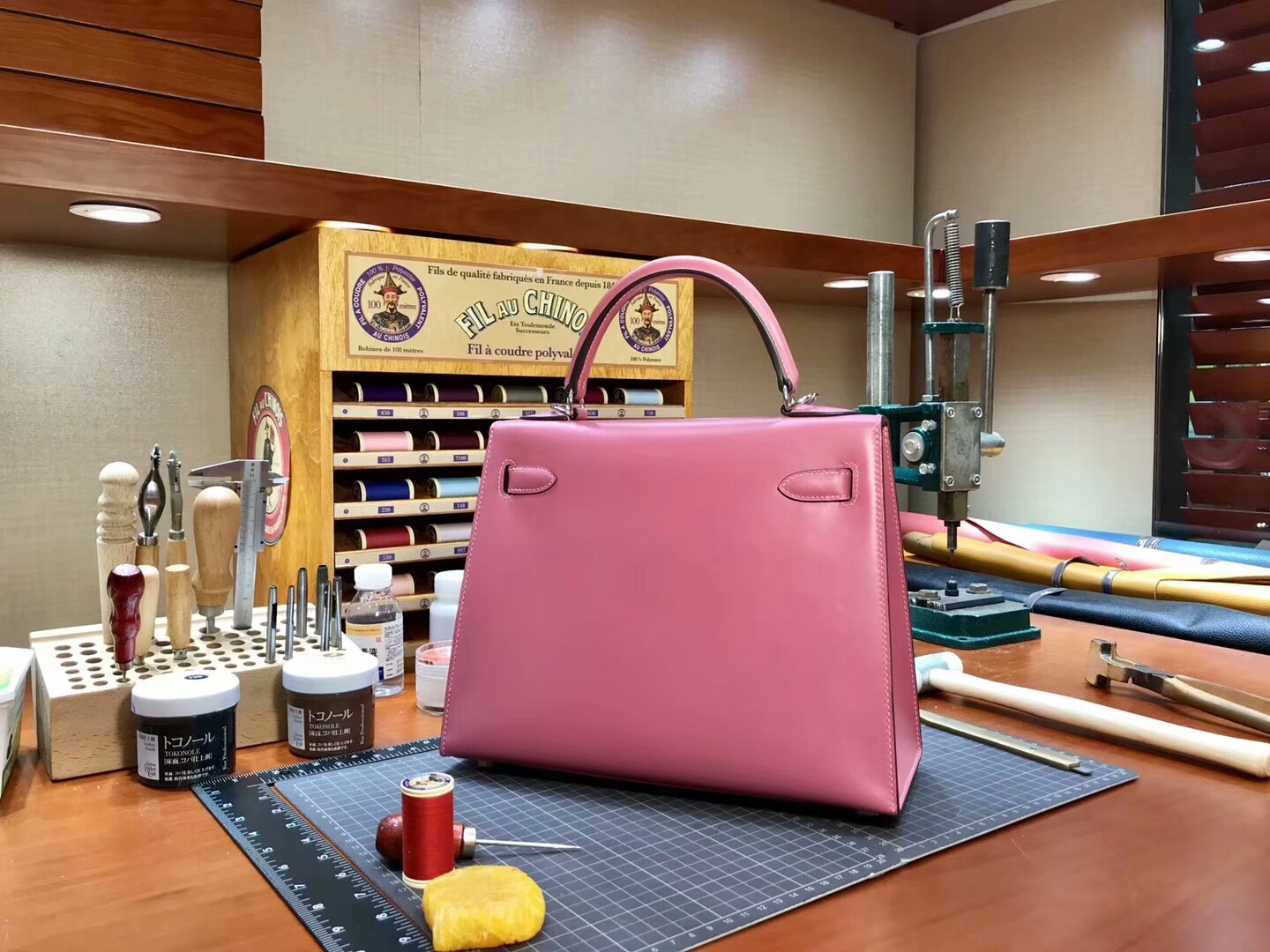HERMES 爱马仕 CC94 陶瓷粉 Terre Cuite Kelly 28CM 现货系列 配全套专柜原版包装 银扣