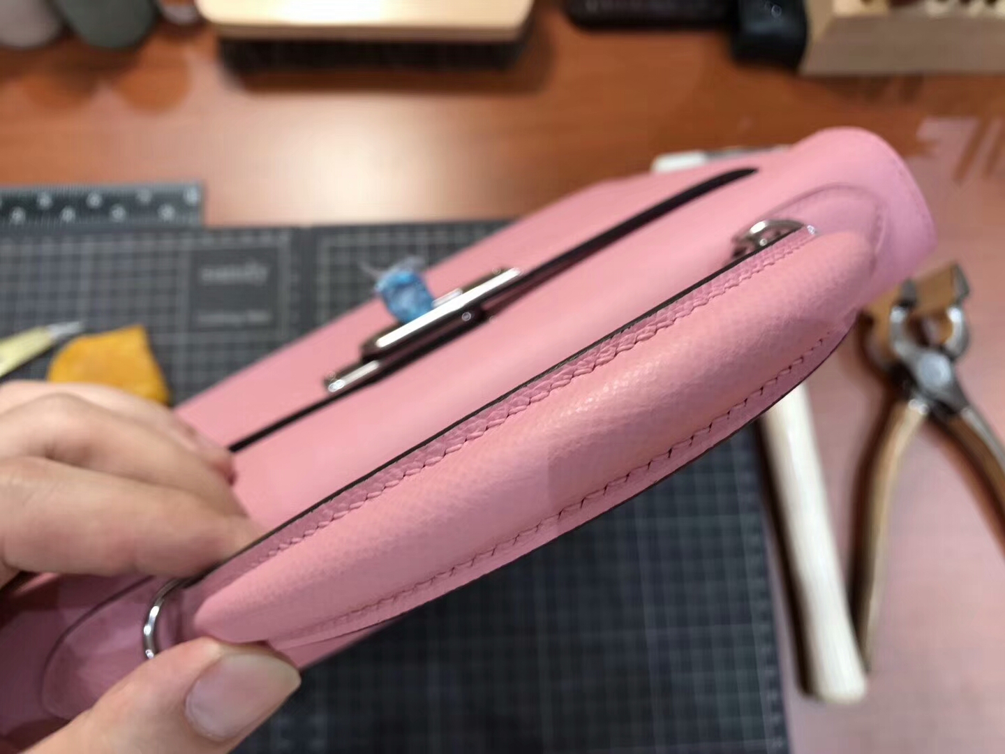 HERMES 爱马仕 8w rose azalee 新唇膏粉 新玫瑰粉 Kelly 28CM 现货系列 配全套专柜原版包装 银扣