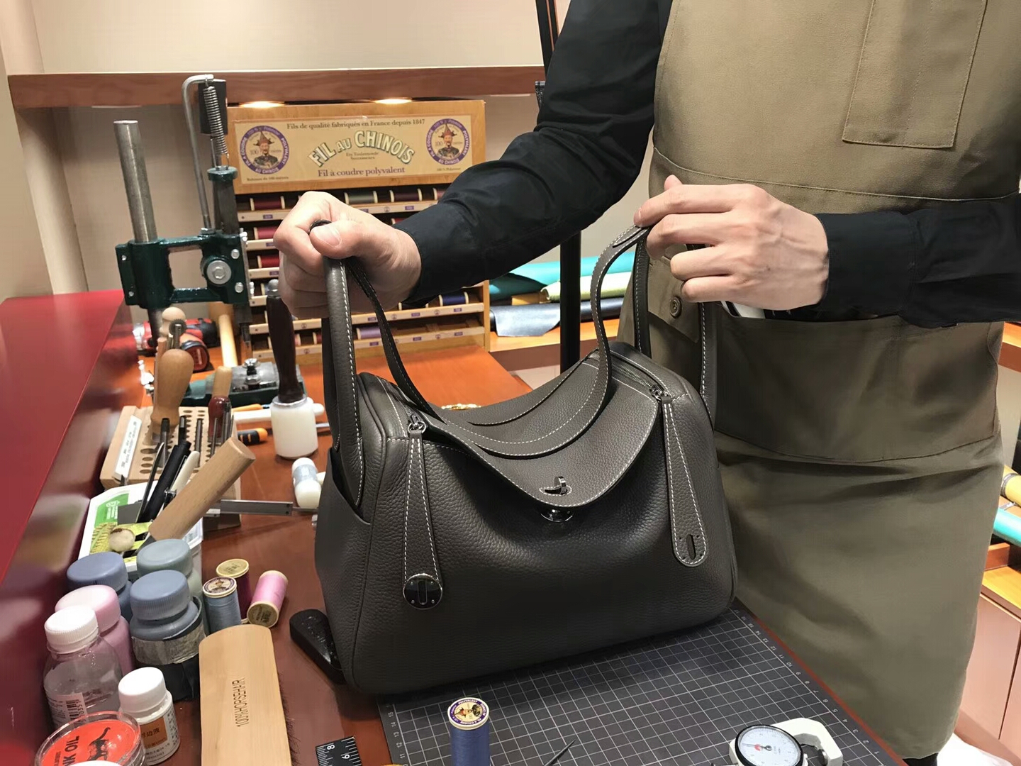 8F 錫器灰 Etain 爱马仕 HERMES Lindy 26/30cm 银扣 配全套专柜原版包装