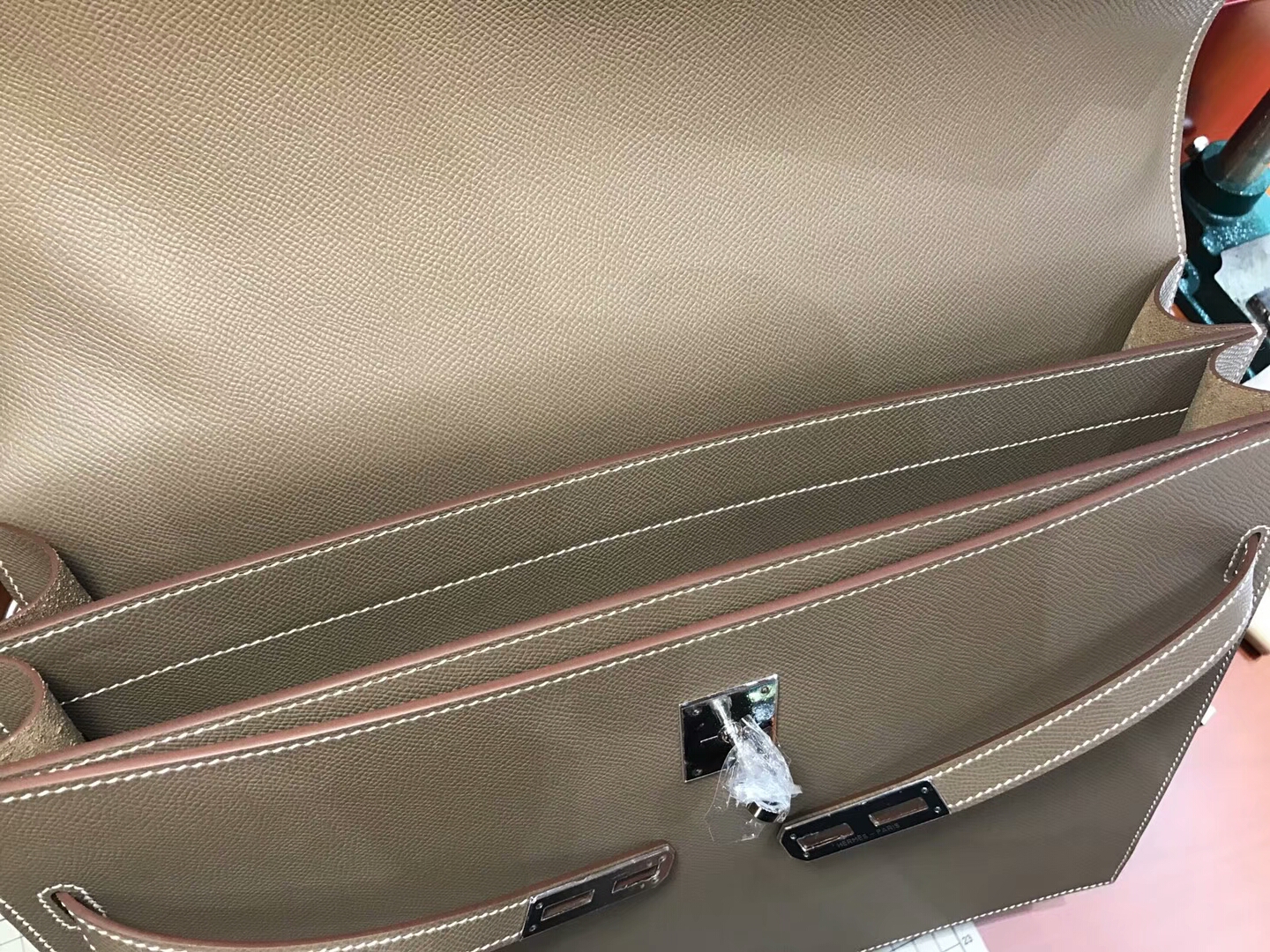 HERMES 爱马仕 男士公文包 大象灰 CK18 Etoupe  现货系列 配全套专柜原版包装 银扣