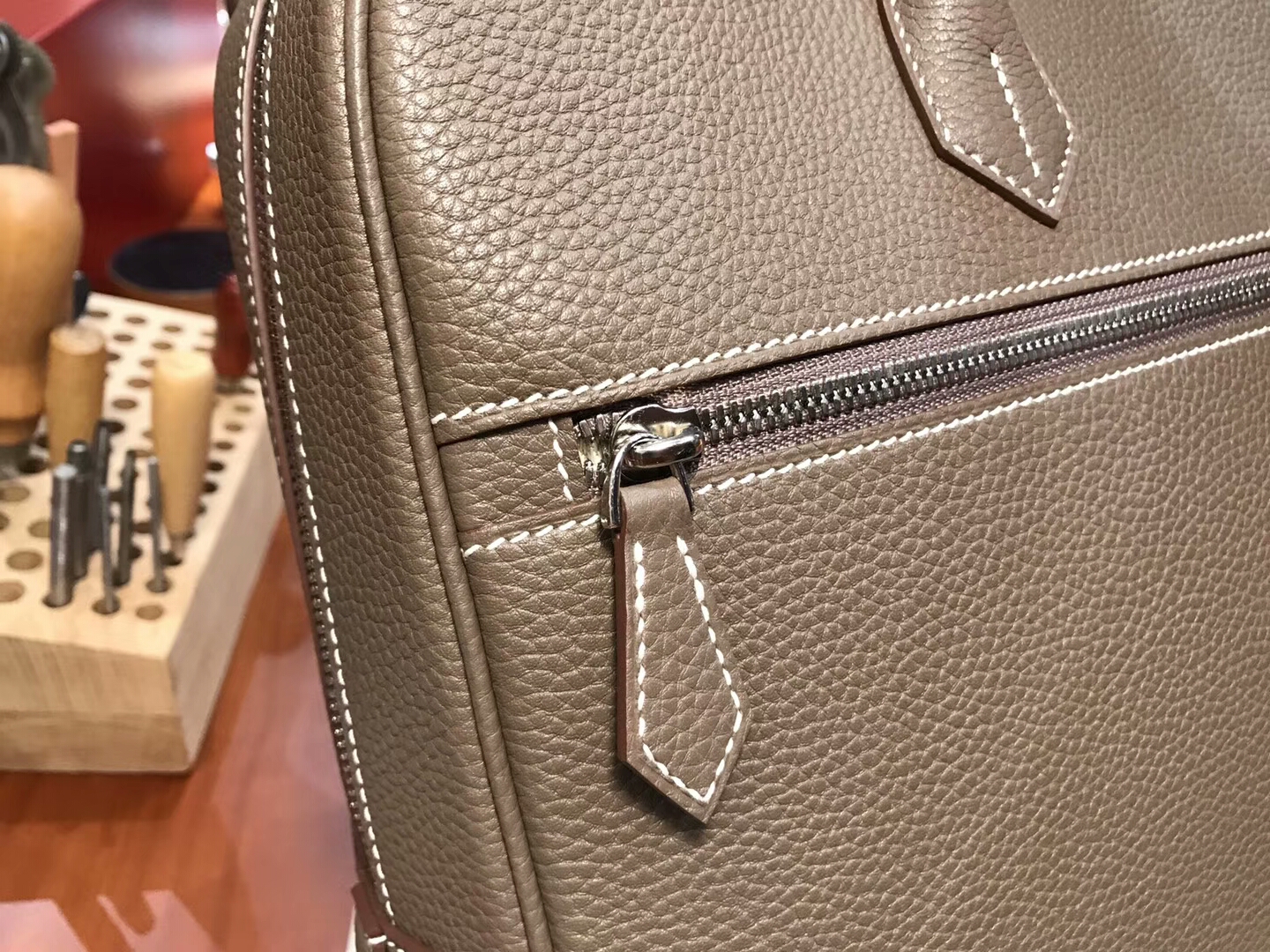HERMES 爱马仕 邮差男士公文包 大象灰 CK18 Etoupe 现货系列 配全套专柜原版包装
