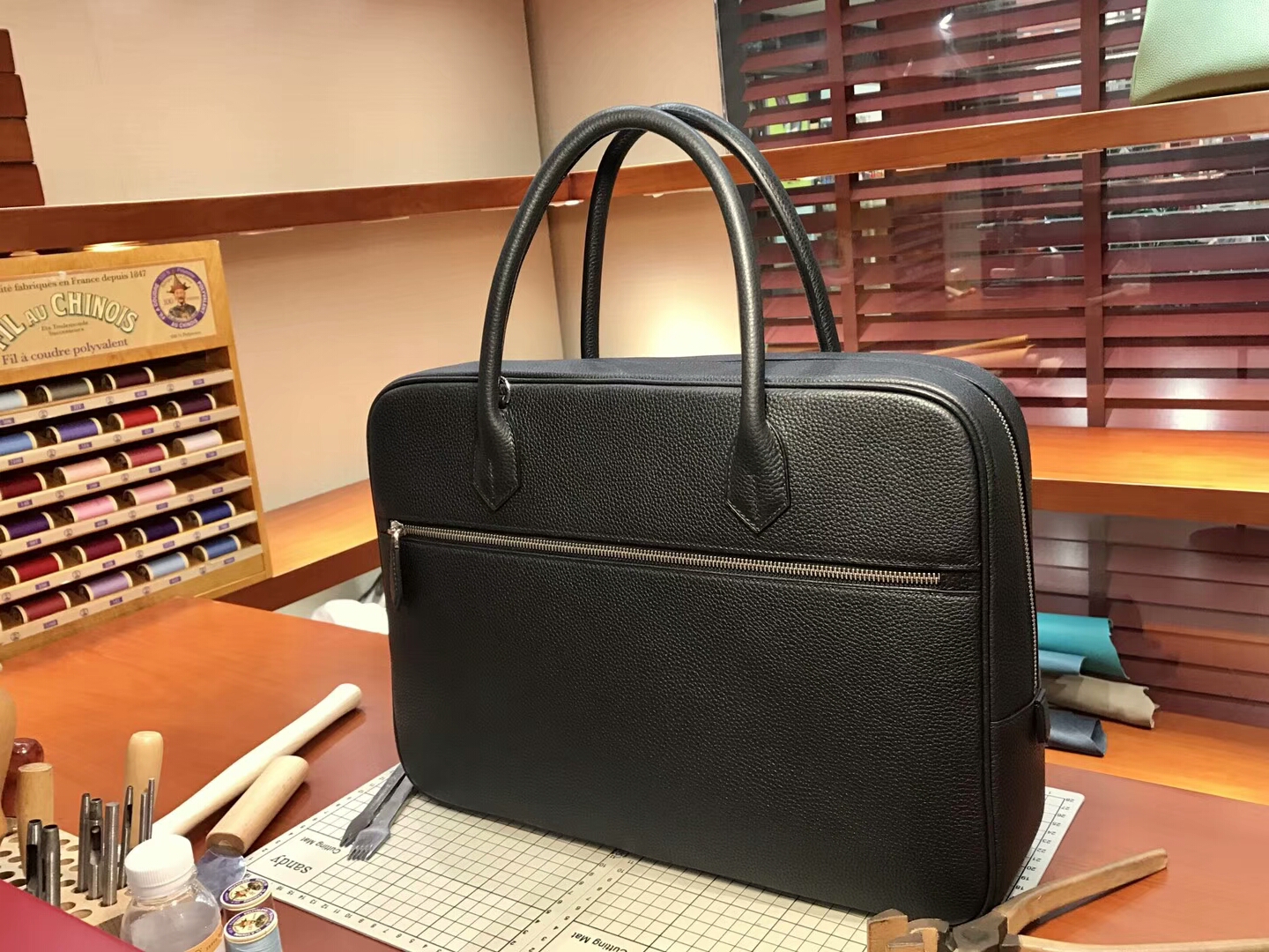 HERMES 爱马仕 男士邮差公文包 BLACK 黑色 现货系列 配全套专柜原版包装 银扣
