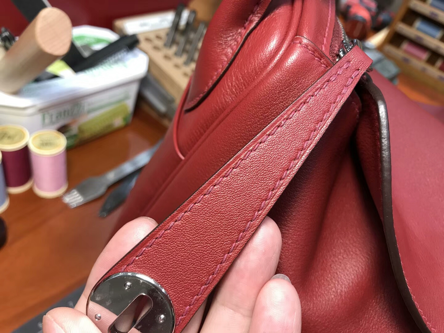 爱马仕 HERMES Lindy 26/30cm  ck55爱马仕红 Rough H 银扣 配全套专柜原版包装