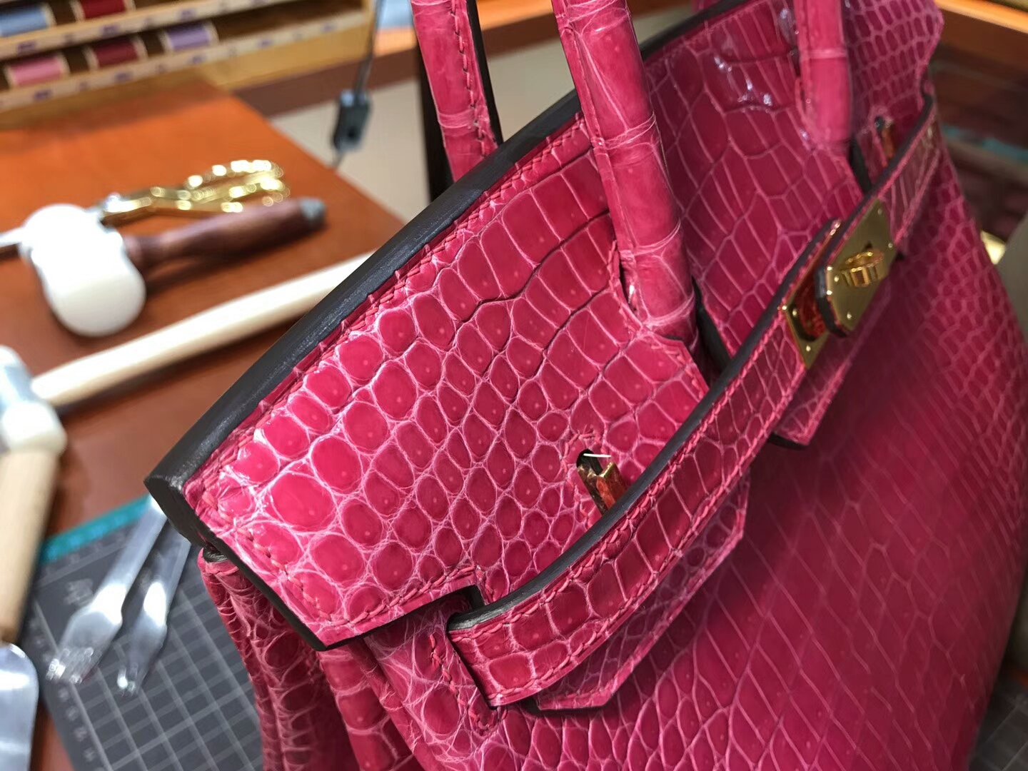 爱马仕 HERMES 铂金包 Birkin 25cm 配全套专柜原版包装 全球发售 鳄鱼 Rose Tyrien 糖果粉 E5