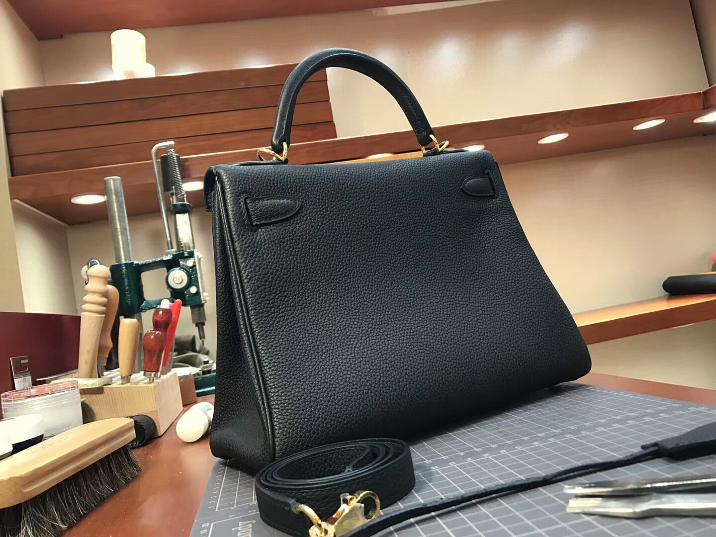 HERMES 爱马仕 BLACK 黑色 Kelly 28CM Togo皮 纯手工蜡线 法国TR级别的进口皮料 配全套专柜包装发票