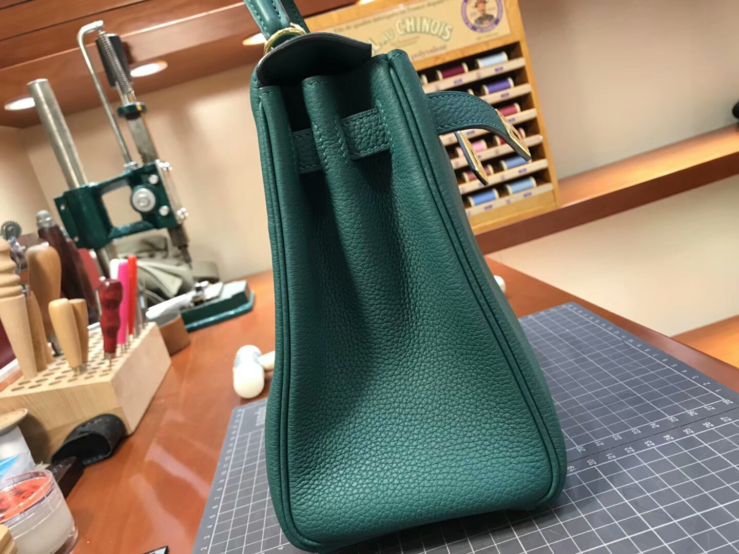 HERMES 爱马仕 Kelly 28CM Togo皮 纯手工蜡线 法国TR级别的进口皮料 配全套专柜包装发票z6 新孔雀绿 malachita