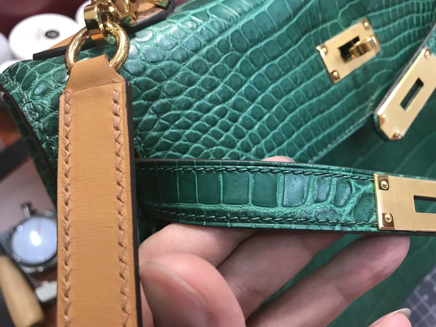 HERMES 爱马仕 Kelly 28CM 现货系列 配全套专柜原版包装 亮面鳄鱼 6Q 翡翠绿 Vert Emeraude拼 金棕 GOLD CK37 