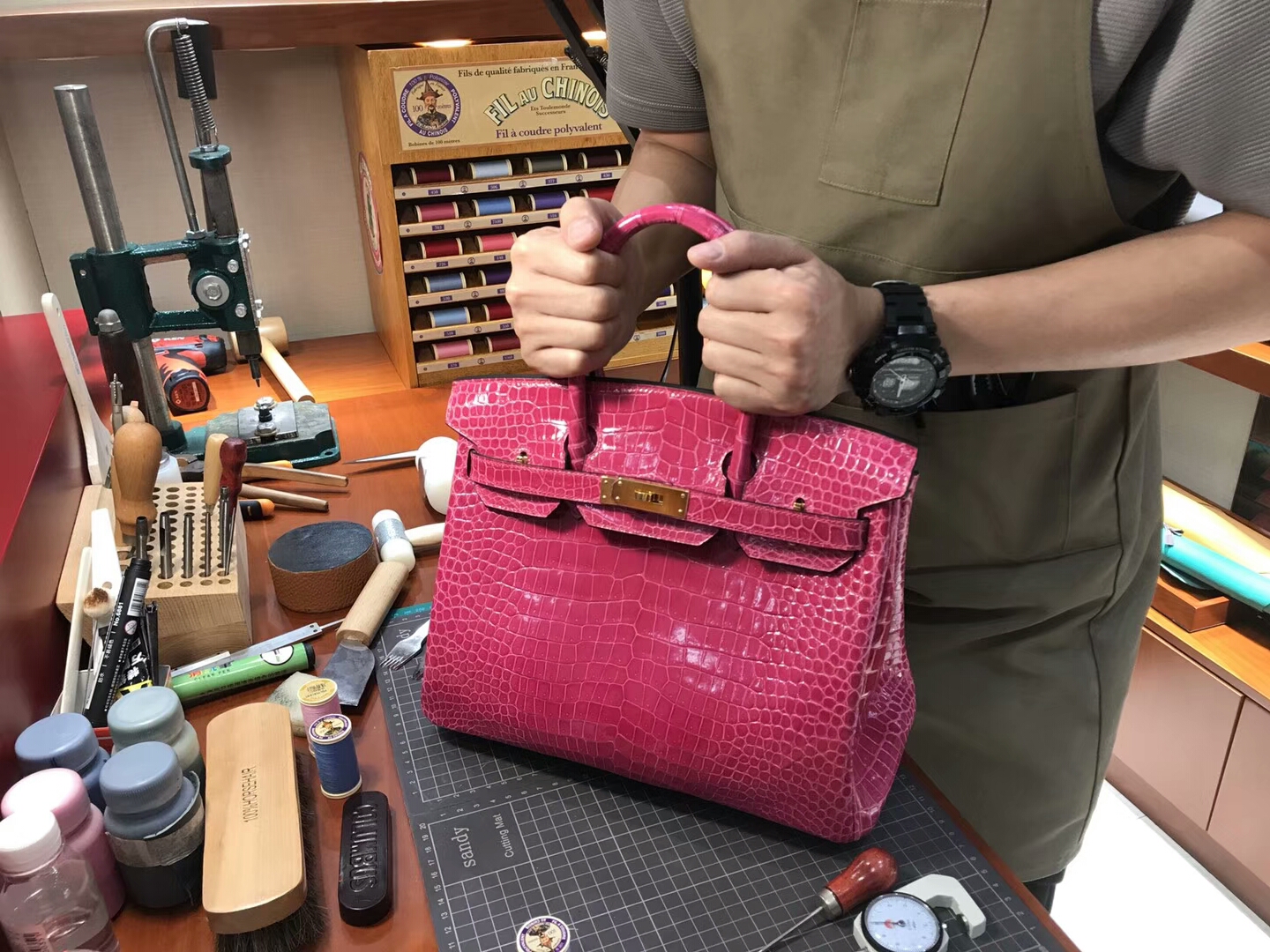 爱马仕 HERMES 铂金包 Birkin 25cm 配全套专柜原版包装 全球发售 鳄鱼 Rose Tyrien 糖果粉 E5