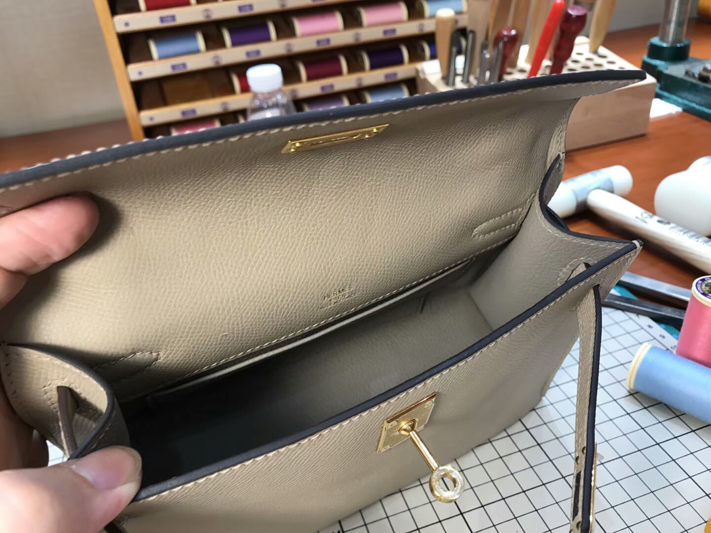 HERMES 爱马仕 迷你凯莉 MiniKelly 奶昔白 粉笔白 cc10 craie 金扣 全球发售