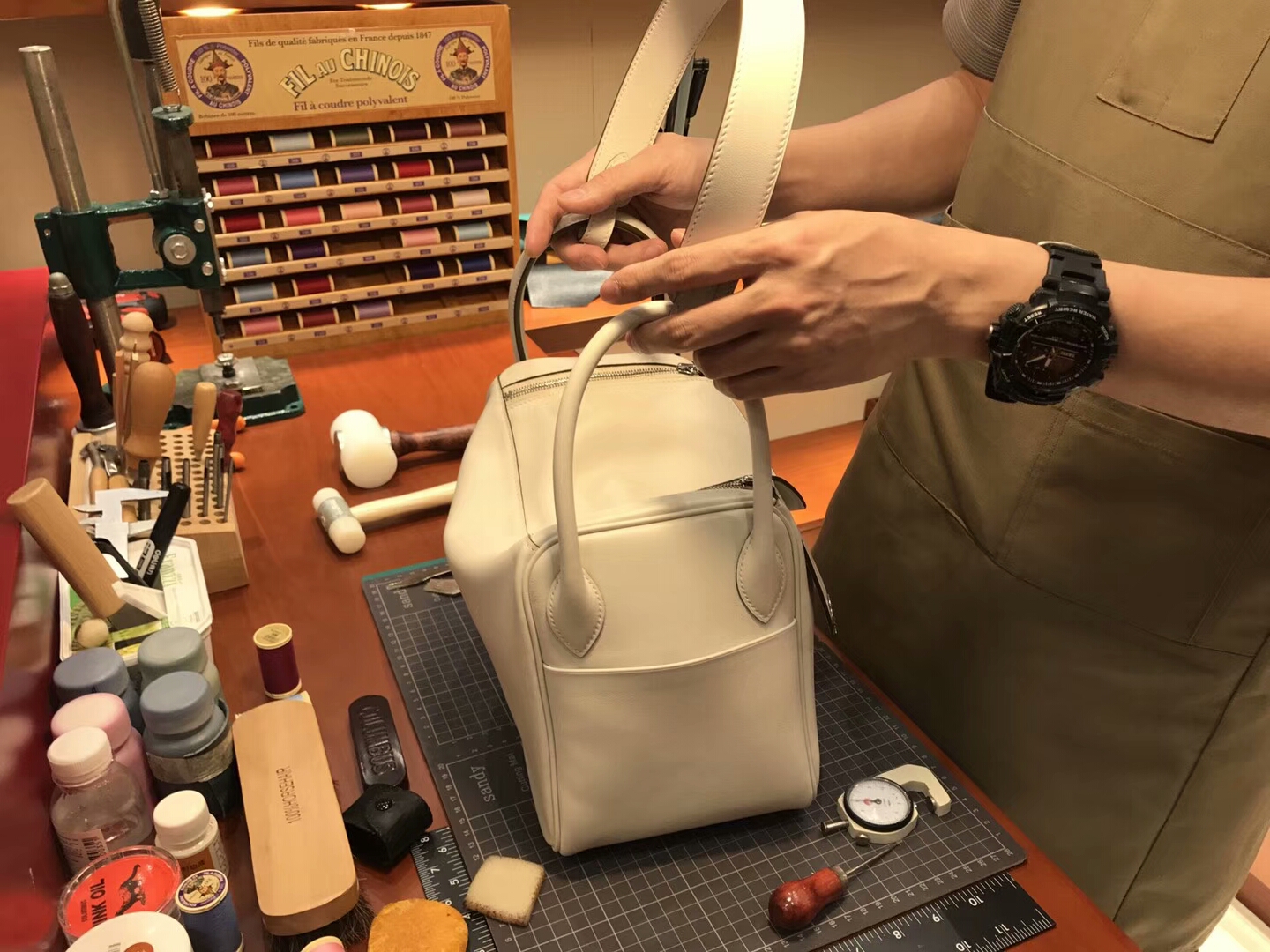爱马仕 HERMES Lindy 26/30cm ck10 奶昔白 银扣 配全套专柜原版包装