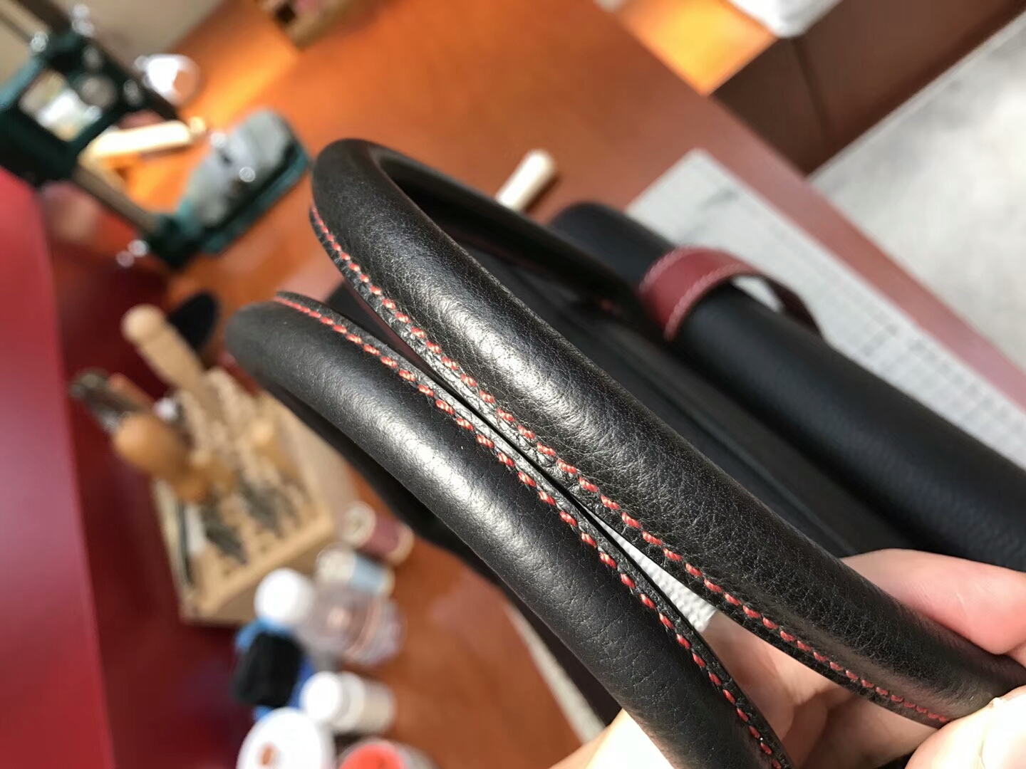 BLACK 黑色 拼 石榴红 K1 Rouge Grenat HERMES 爱马仕 现货系列 配全套专柜原版包装 邮差公文包