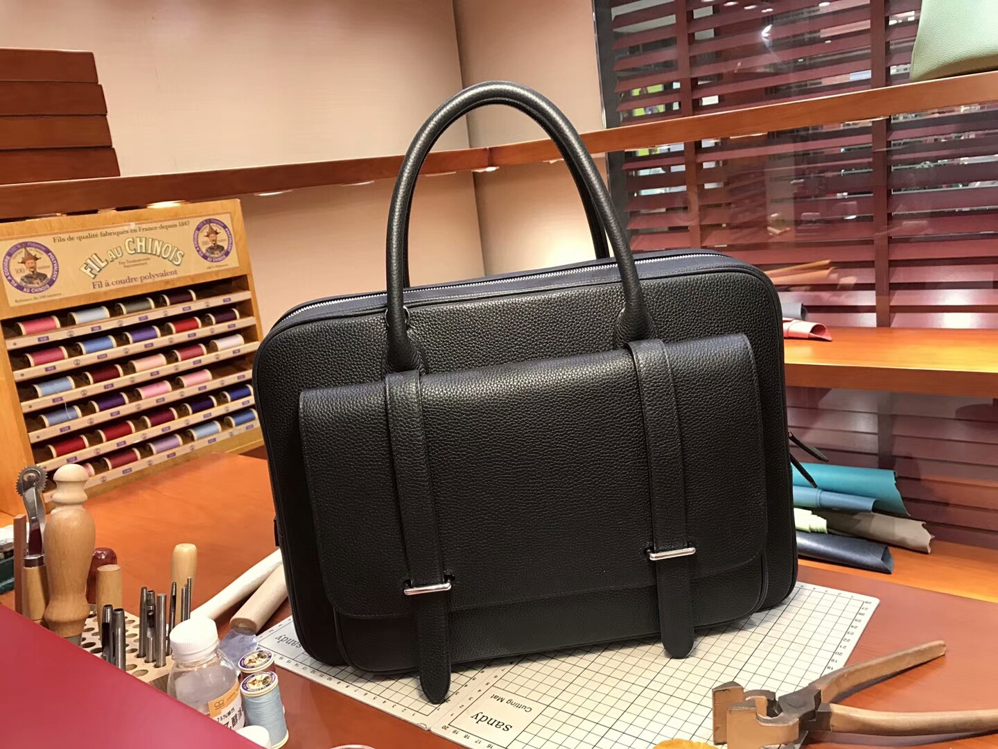 HERMES 爱马仕 男士邮差公文包 BLACK 黑色 现货系列 配全套专柜原版包装 银扣