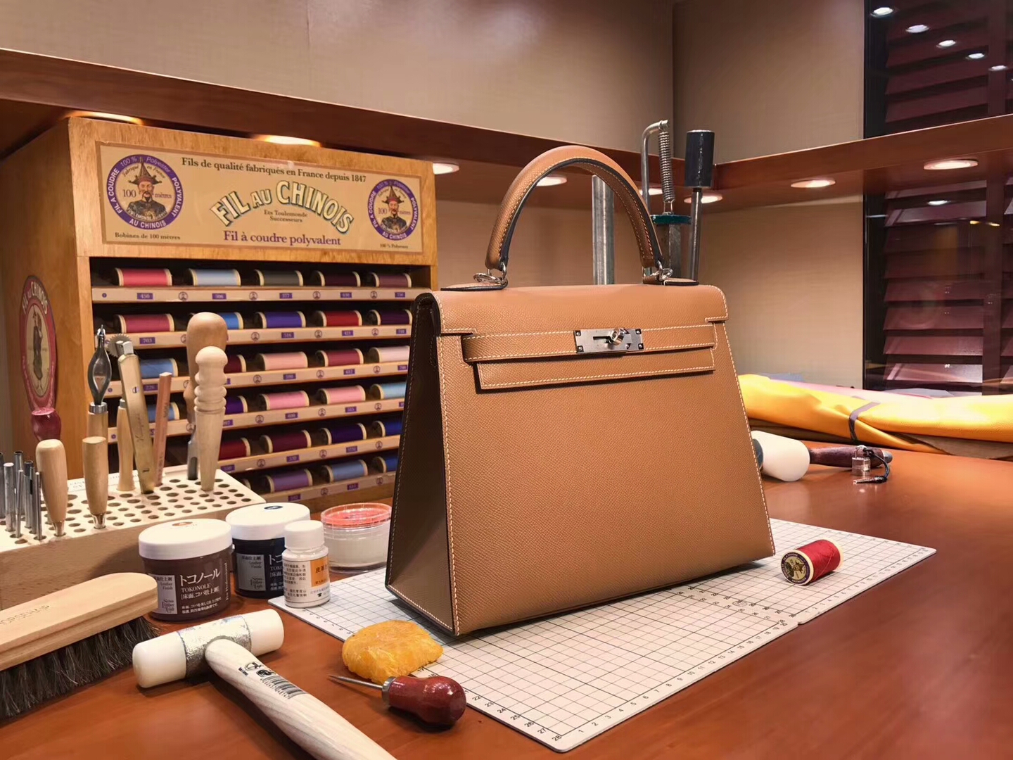 爱马仕Kelly 28CM 现货系列 配全套专柜原版包装 CK37 HERMES金棕色 Gold 银扣