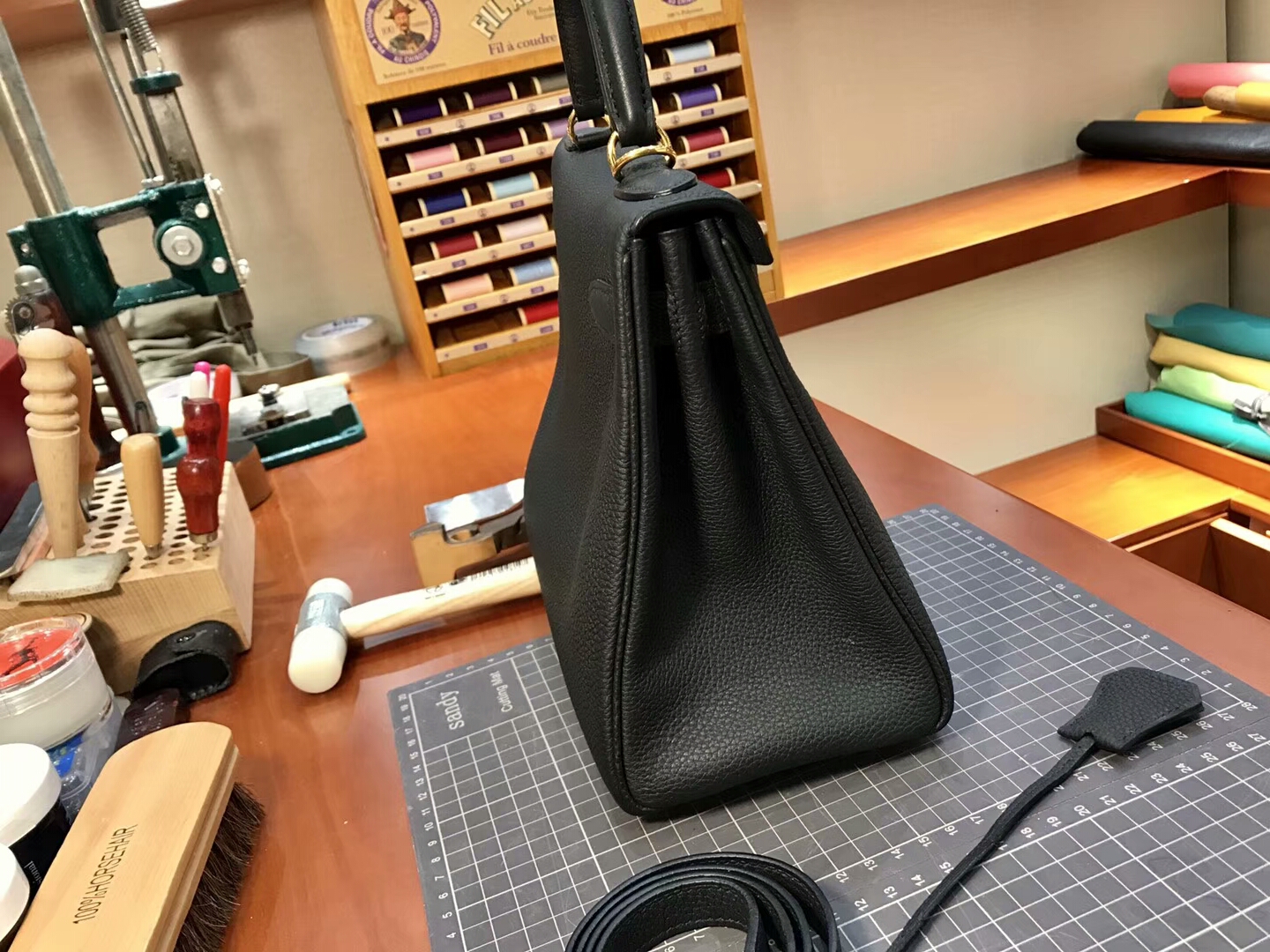 HERMES 爱马仕 BLACK 黑色 Kelly 28CM Togo皮 纯手工蜡线 法国TR级别的进口皮料 配全套专柜包装发票