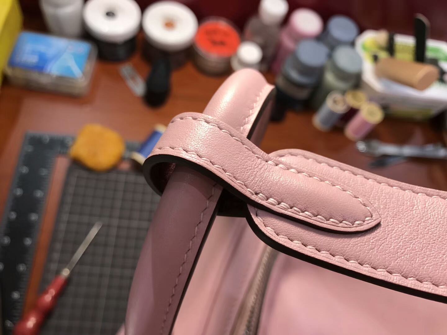 爱马仕 HERMES Lindy 26/30cm 3Q 水粉色 rose sakura 银扣 配全套专柜原版包装