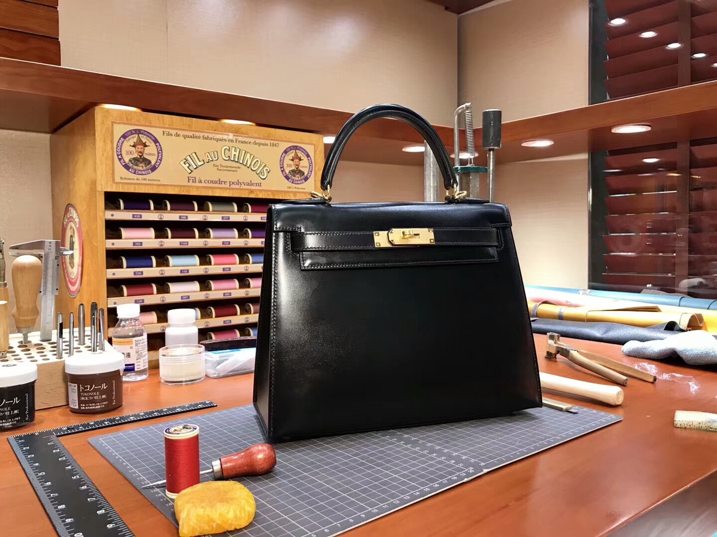 HERMES 爱马仕 BLACK 黑色 Kelly 28CM 现货系列 配全套专柜原版包装 银扣