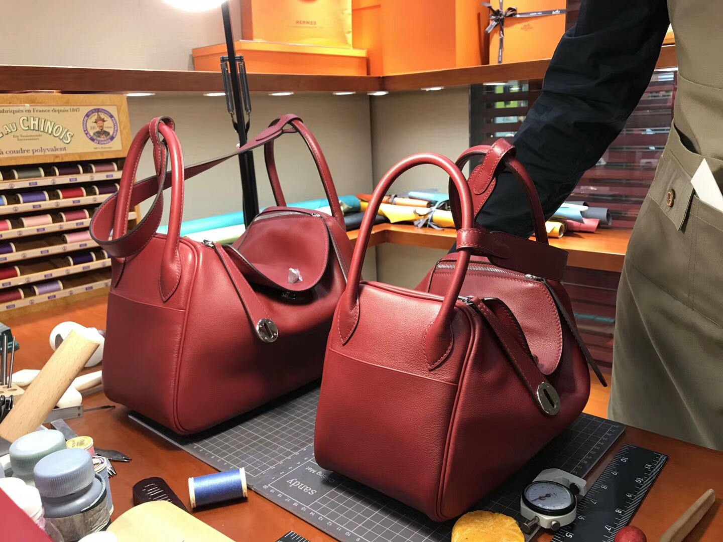 爱马仕 HERMES Lindy 26/30cm  ck55爱马仕红 Rough H 银扣 配全套专柜原版包装