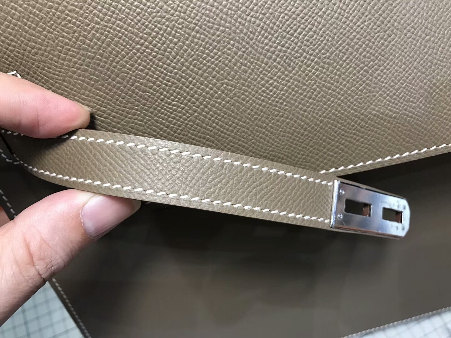 HERMES 爱马仕 男士公文包 大象灰 CK18 Etoupe  现货系列 配全套专柜原版包装 银扣