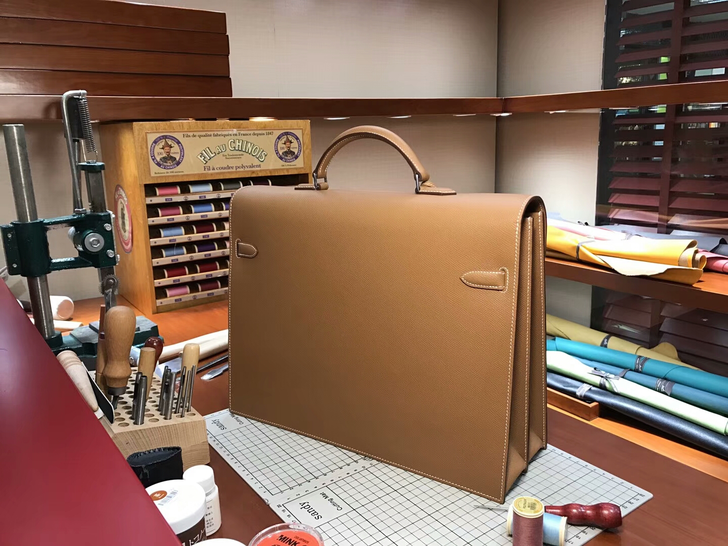 HERMES 爱马仕 男士公文包  CK37 金棕色 Gold 现货系列 配全套专柜原版包装 银扣