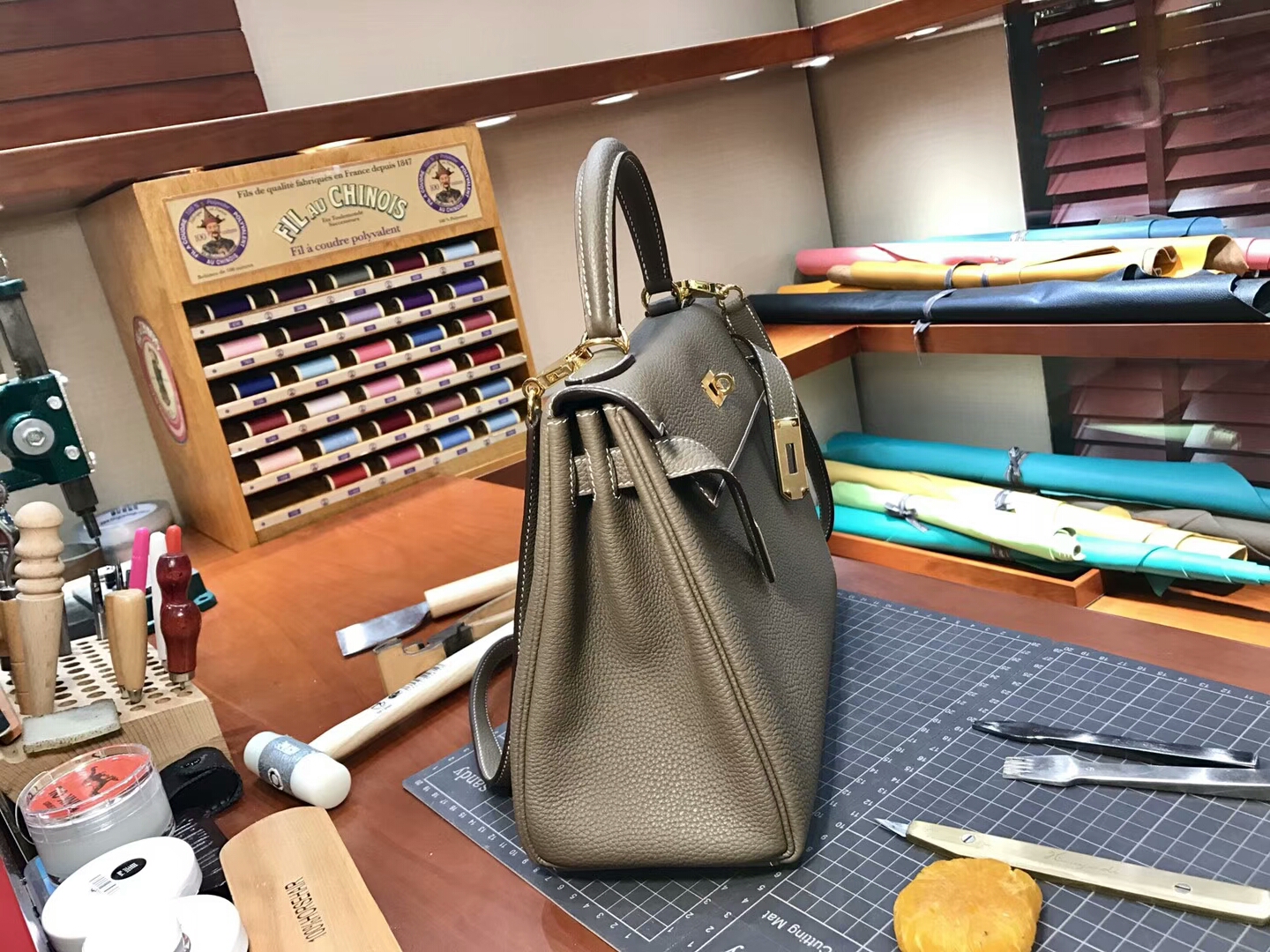 HERMES 爱马仕 8F锡器灰 Etain Kelly 28CM Togo皮 纯手工蜡线 法国TR级别的进口皮料 配全套专柜包装发票