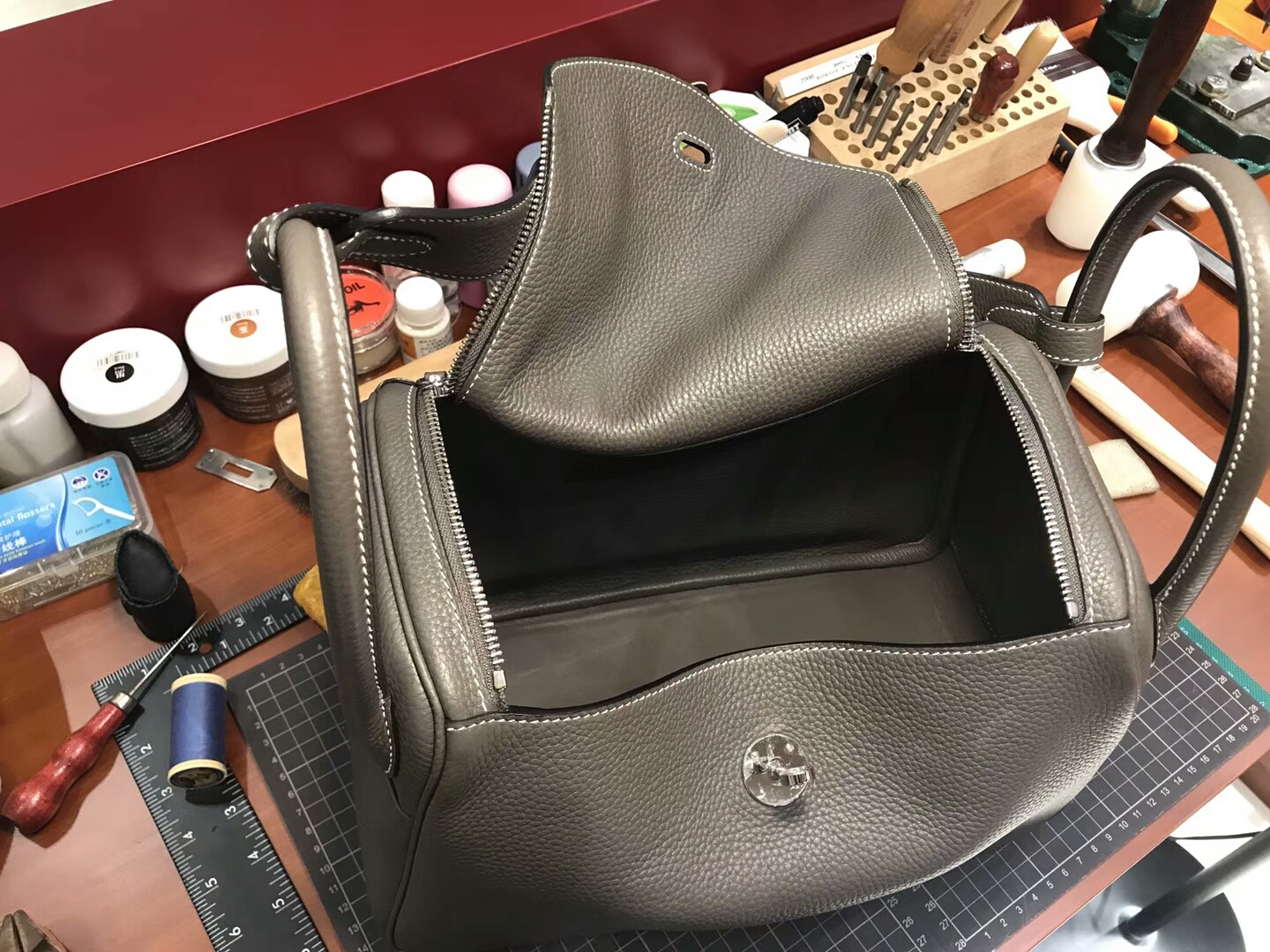 8F 錫器灰 Etain 爱马仕 HERMES Lindy 26/30cm 银扣 配全套专柜原版包装