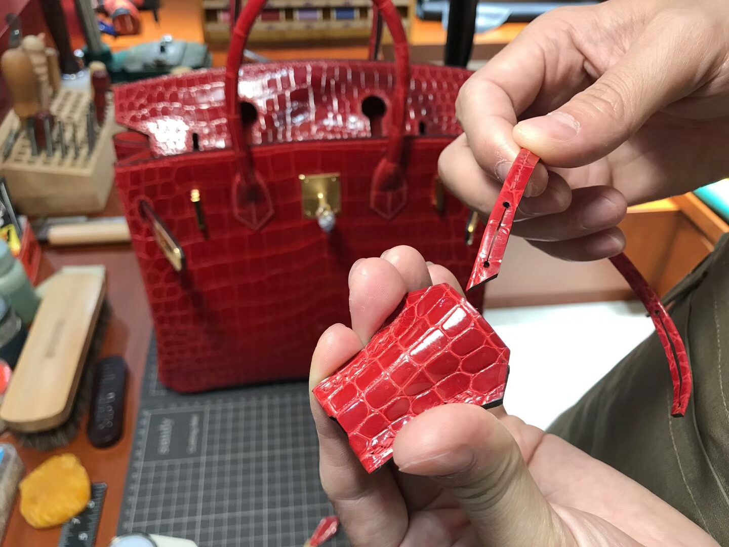 爱马仕 HERMES 铂金包 Birkin 25cm 配全套专柜原版包装 全球发售 鳄鱼 F5 勃艮第酒红色 Bourgogne
