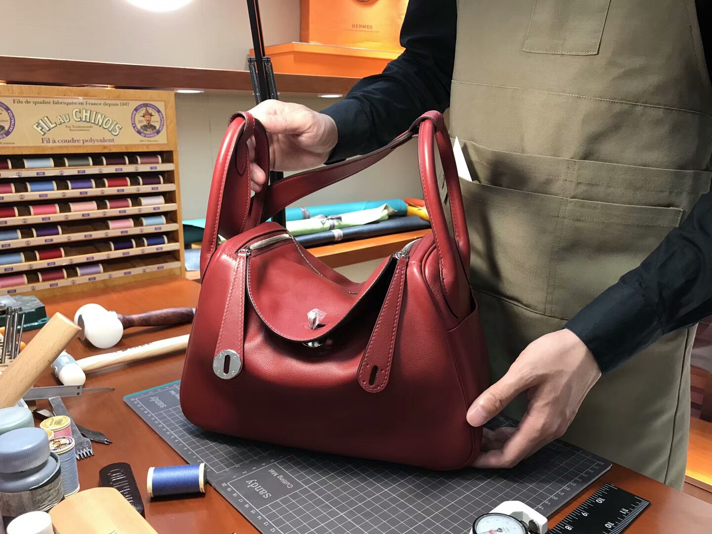 爱马仕 HERMES Lindy 26/30cm  ck55爱马仕红 Rough H 银扣 配全套专柜原版包装