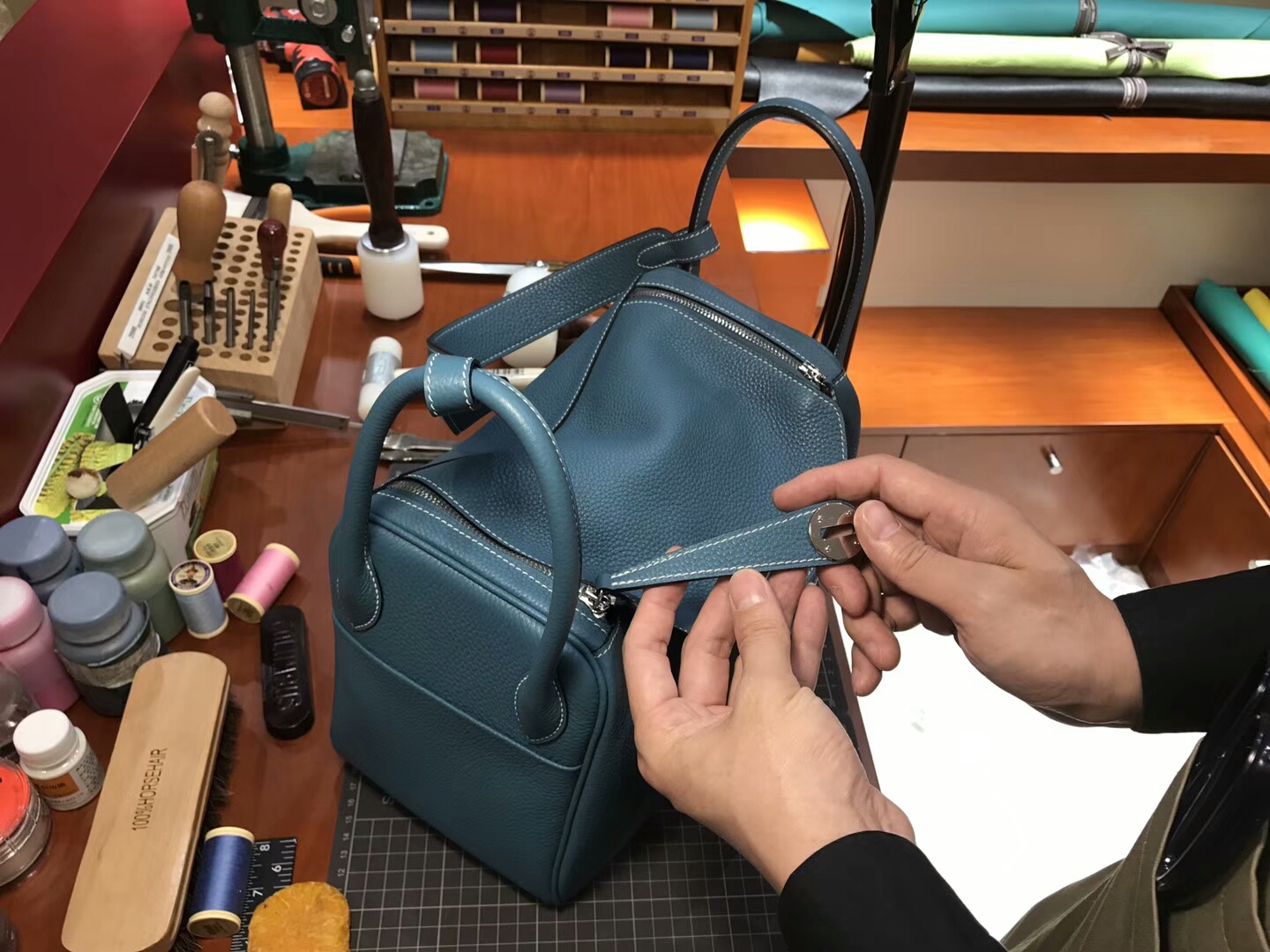 爱马仕 HERMES Lindy 26/30cm r2玛瑙蓝 银扣 配全套专柜原版包装