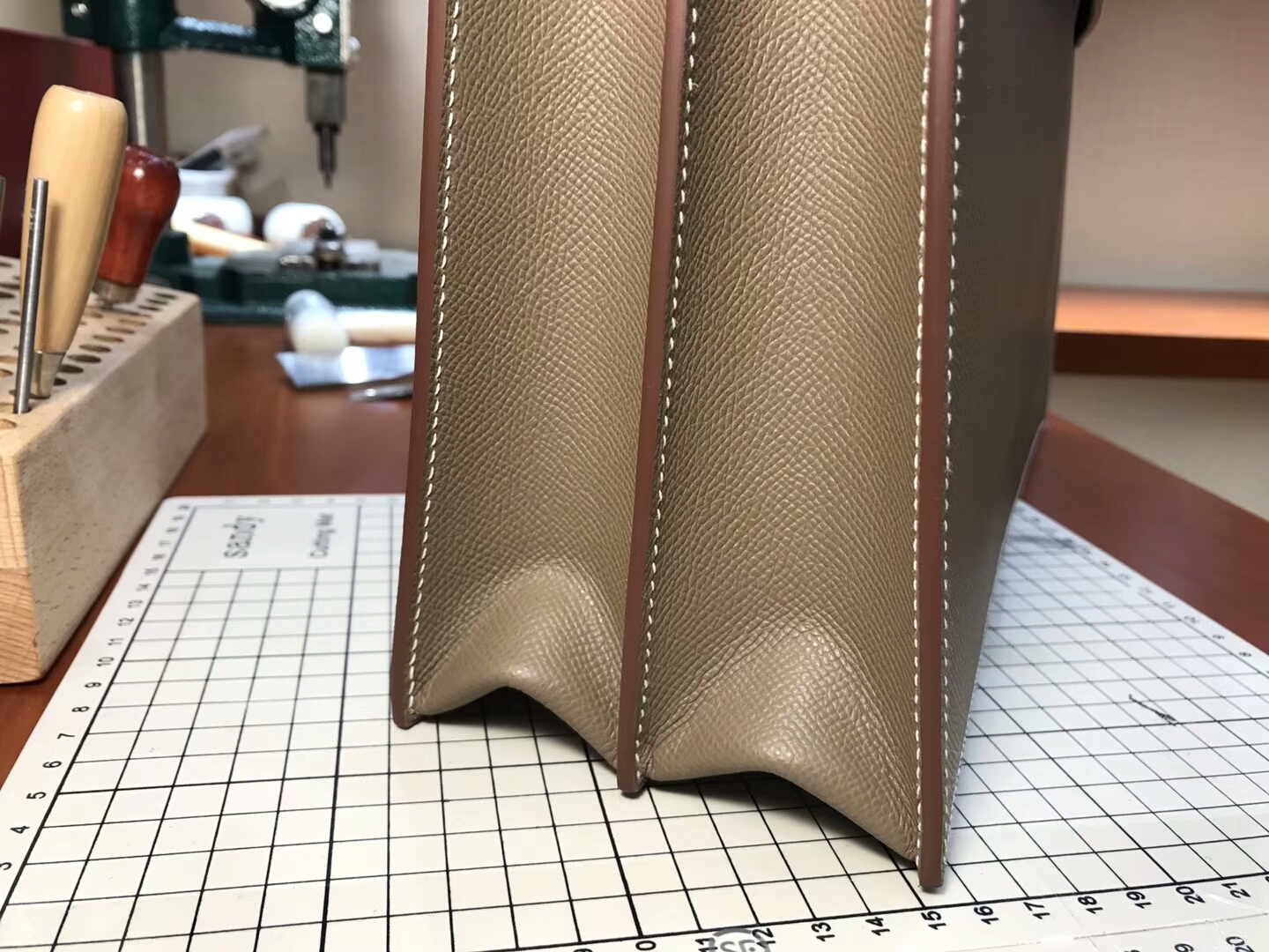 HERMES 爱马仕 男士公文包 大象灰 CK18 Etoupe  现货系列 配全套专柜原版包装 银扣