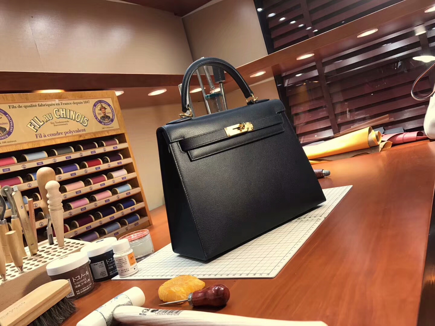 HERMES 爱马仕Kelly  28CM 现货系列 配全套专柜原版包装 经典黑色 金扣