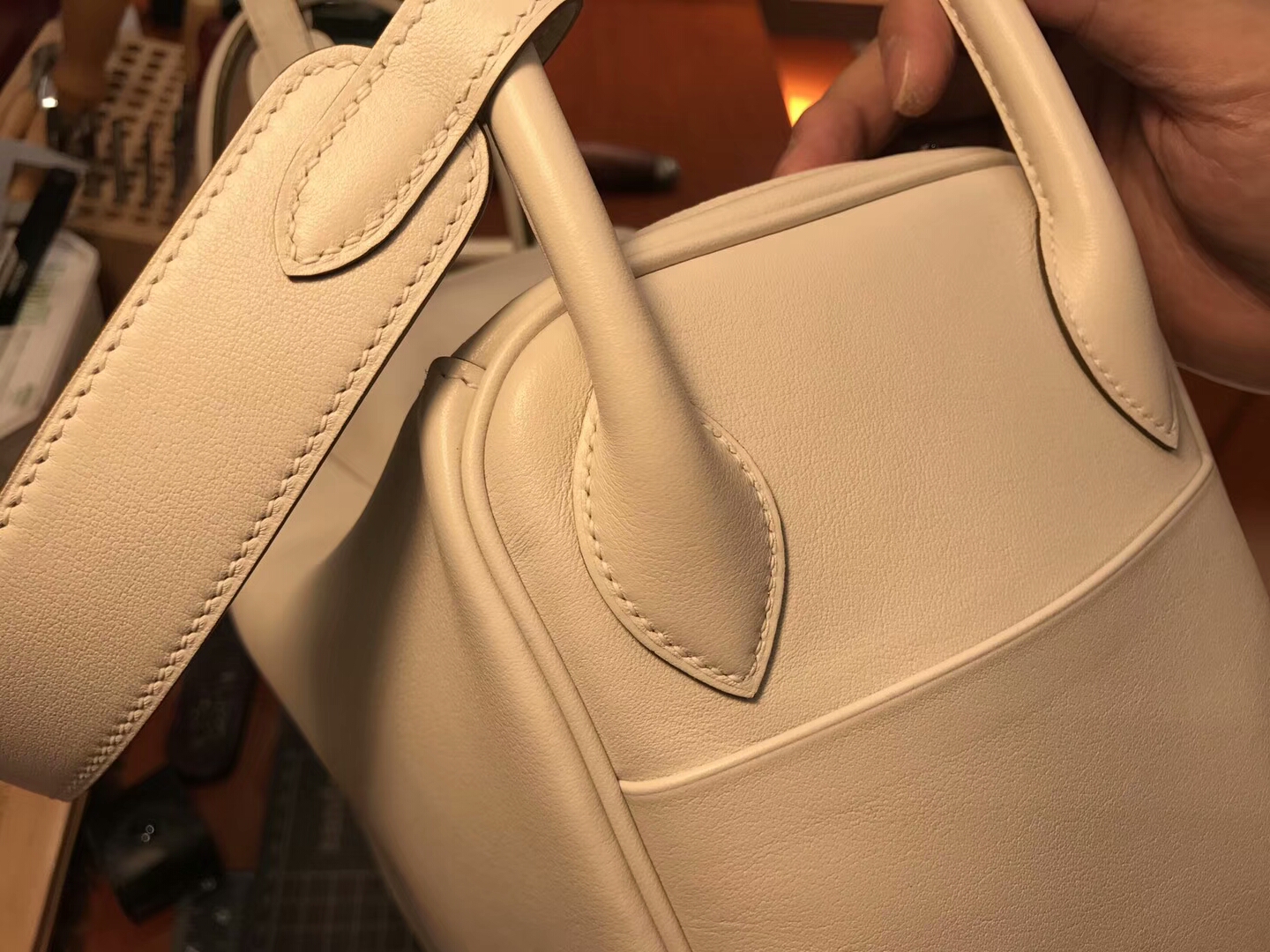 爱马仕 HERMES Lindy 26/30cm ck10 奶昔白 银扣 配全套专柜原版包装