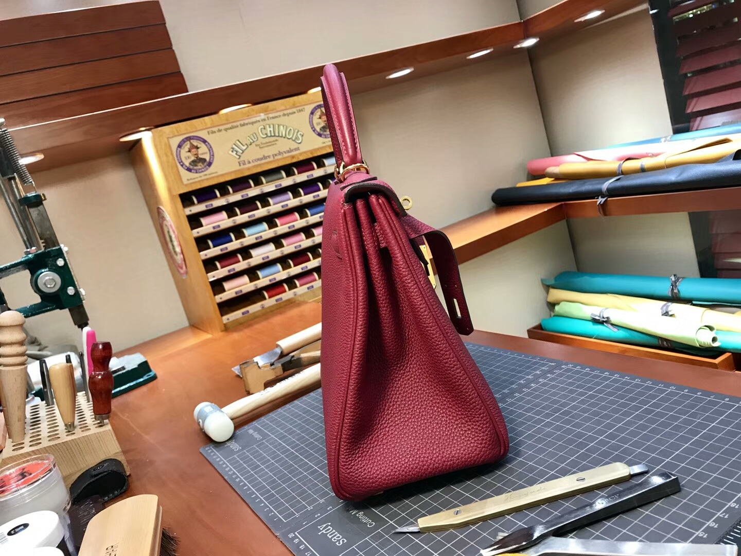HERMES 爱马仕 ruby 宝石红 b5 Kelly 28CM Togo皮 纯手工蜡线 法国TR级别的进口皮料 配全套专柜包装发票