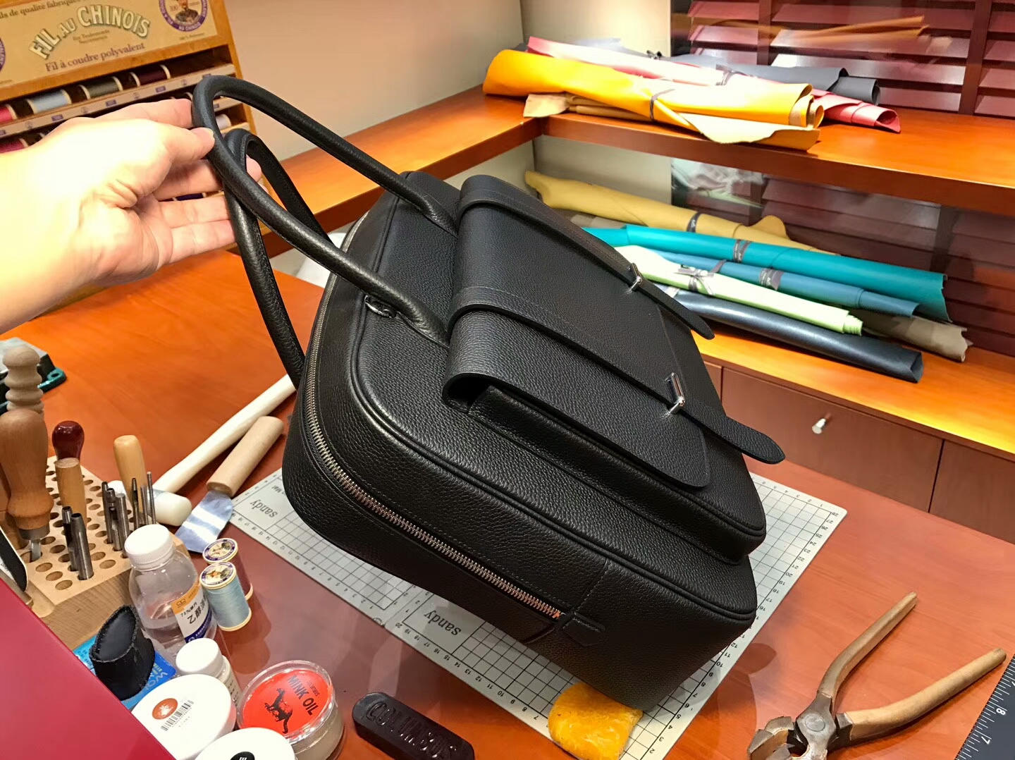 HERMES 爱马仕 男士邮差公文包 BLACK 黑色 现货系列 配全套专柜原版包装 银扣