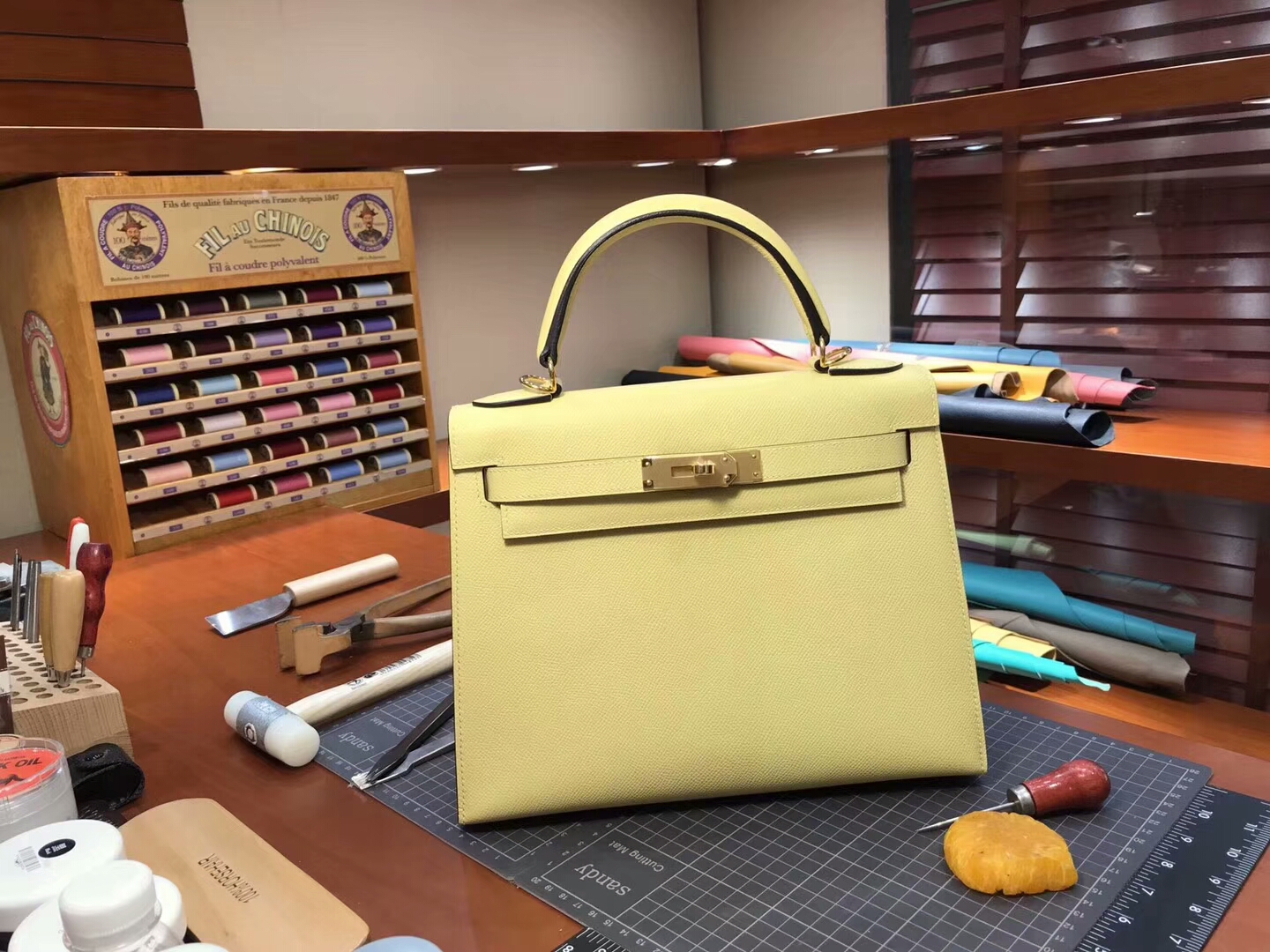 HERMES 爱马仕 C9 鹅蛋黄 Soufre Kelly 28CM 现货系列 配全套专柜原版包装 金扣