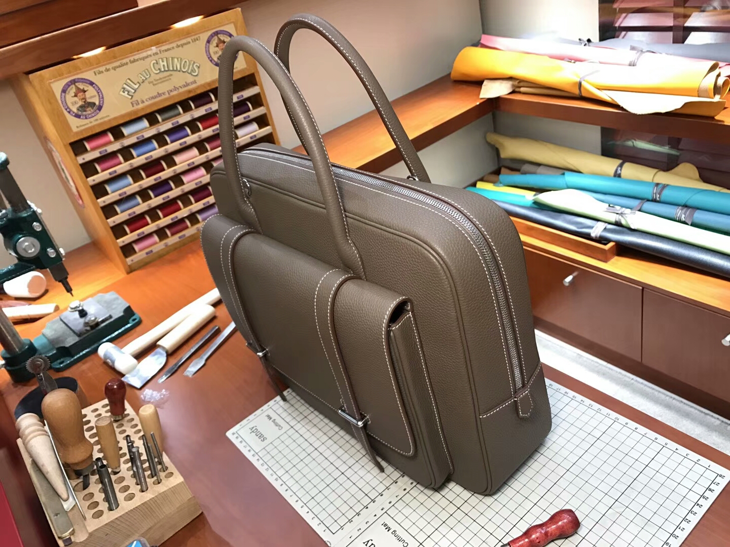 HERMES 爱马仕 邮差男士公文包 大象灰 CK18 Etoupe 现货系列 配全套专柜原版包装