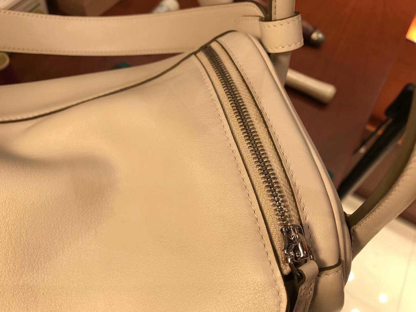 爱马仕 HERMES Lindy 26/30cm ck10 奶昔白 银扣 配全套专柜原版包装