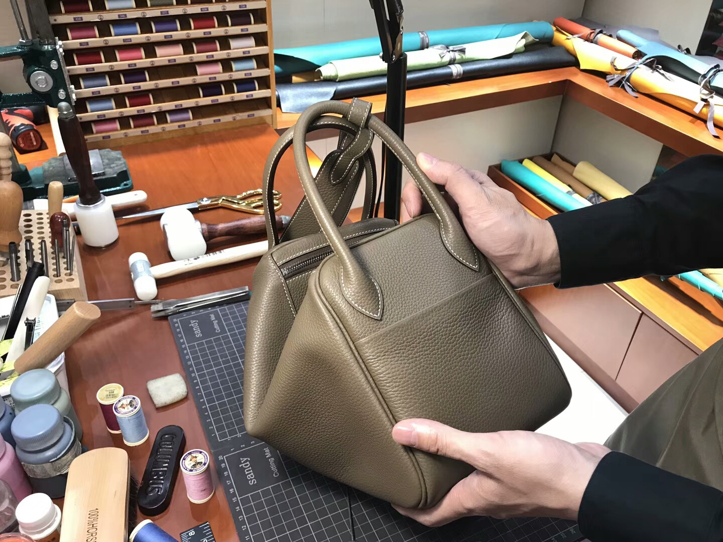 爱马仕 HERMES Lindy 26/30cm 8F 錫器灰 Etain 银扣 配全套专柜原版包装