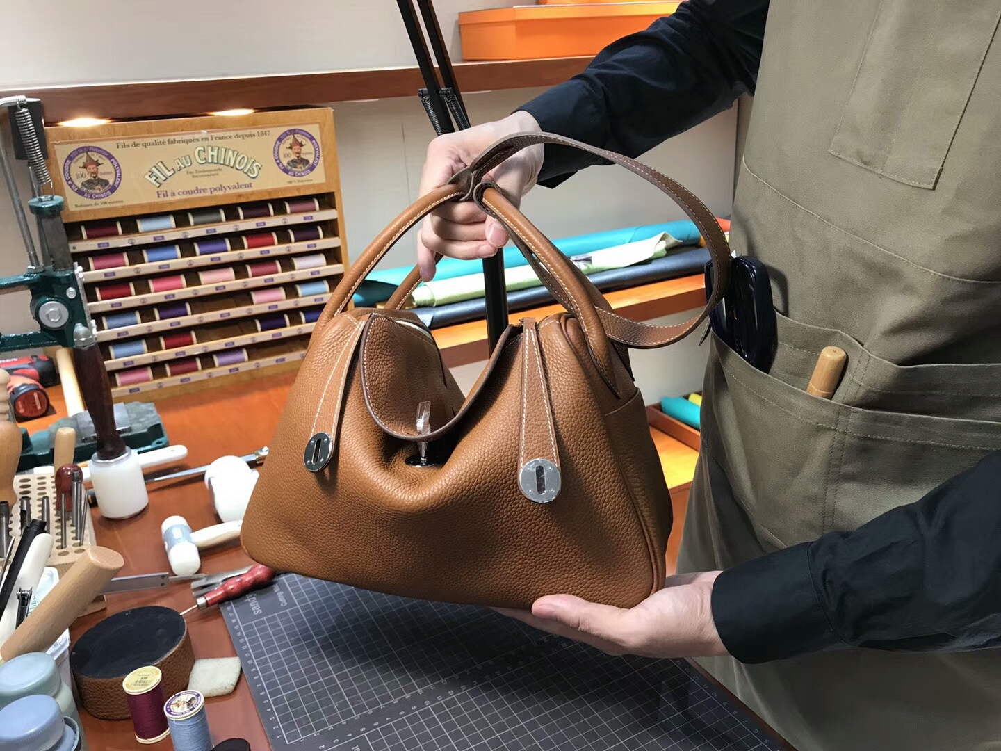 爱马仕 HERMES Lindy 26/30cm evercolour ck37 金棕 银扣 配全套专柜原版包装