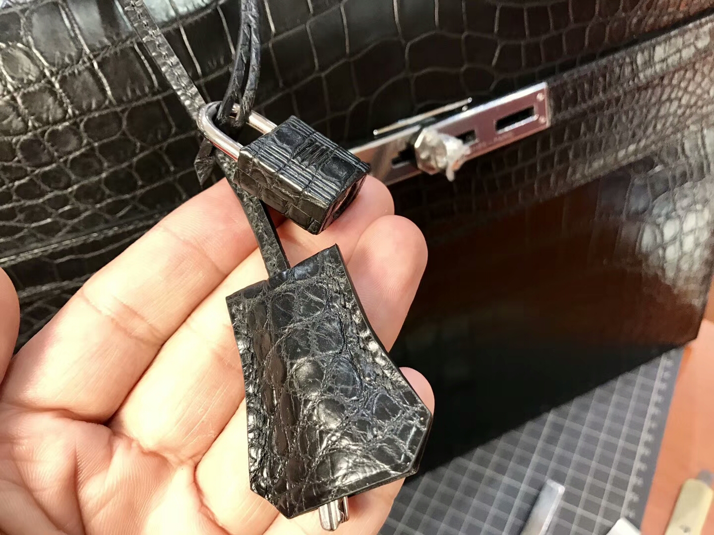 HERMES 爱马仕 男士公文包 亚光 黑色 现货系列 配全套专柜原版包装 银扣