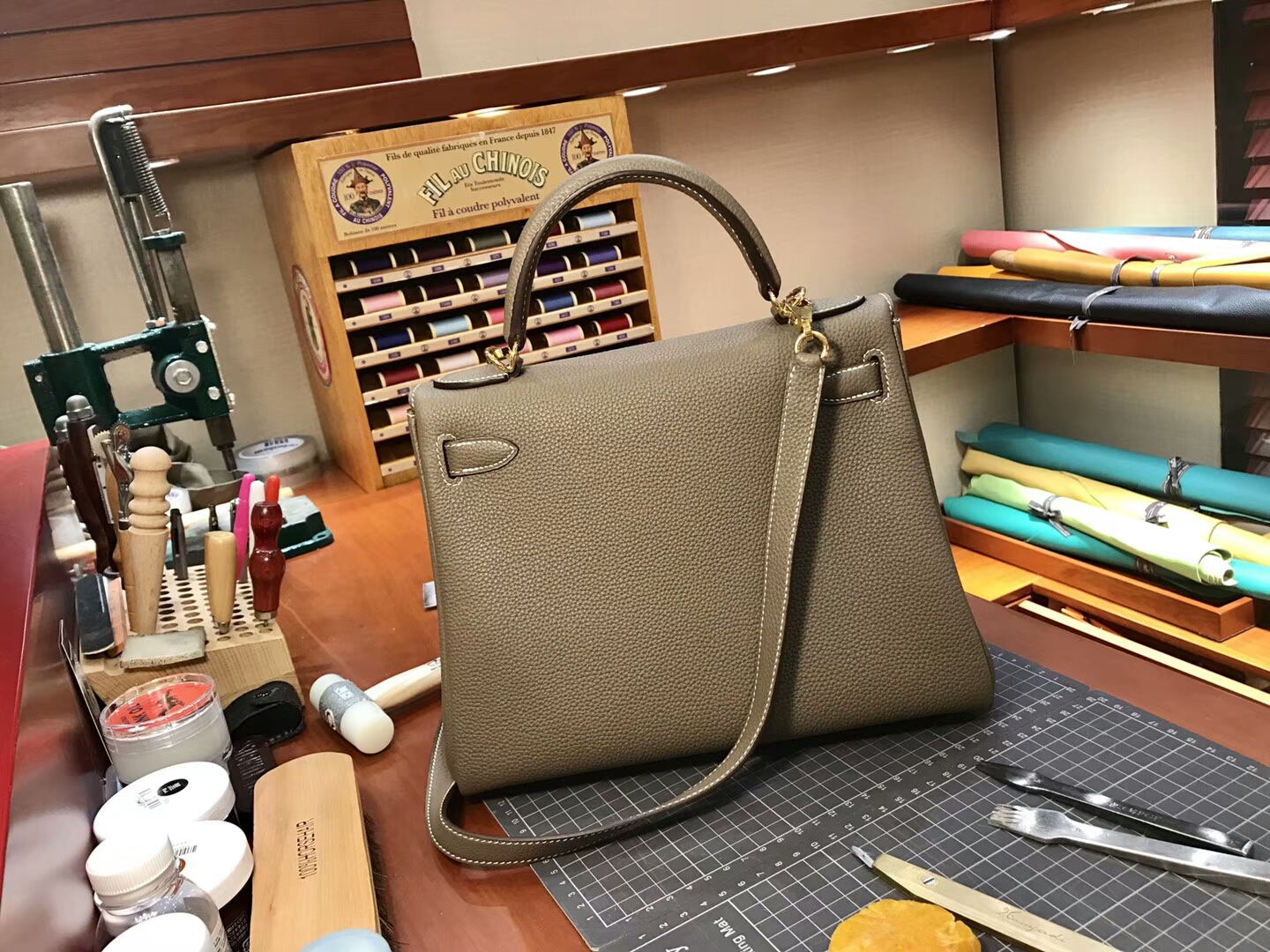 HERMES 爱马仕 8F锡器灰 Etain Kelly 28CM Togo皮 纯手工蜡线 法国TR级别的进口皮料 配全套专柜包装发票