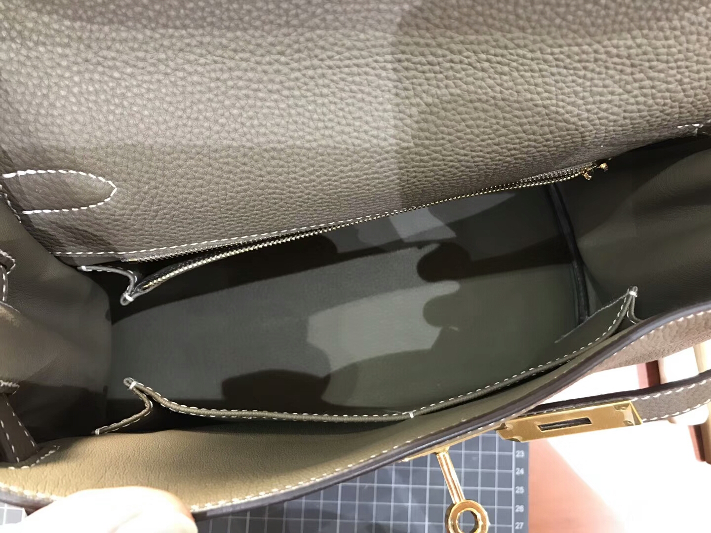 HERMES 爱马仕 8F锡器灰 Etain Kelly 28CM Togo皮 纯手工蜡线 法国TR级别的进口皮料 配全套专柜包装发票