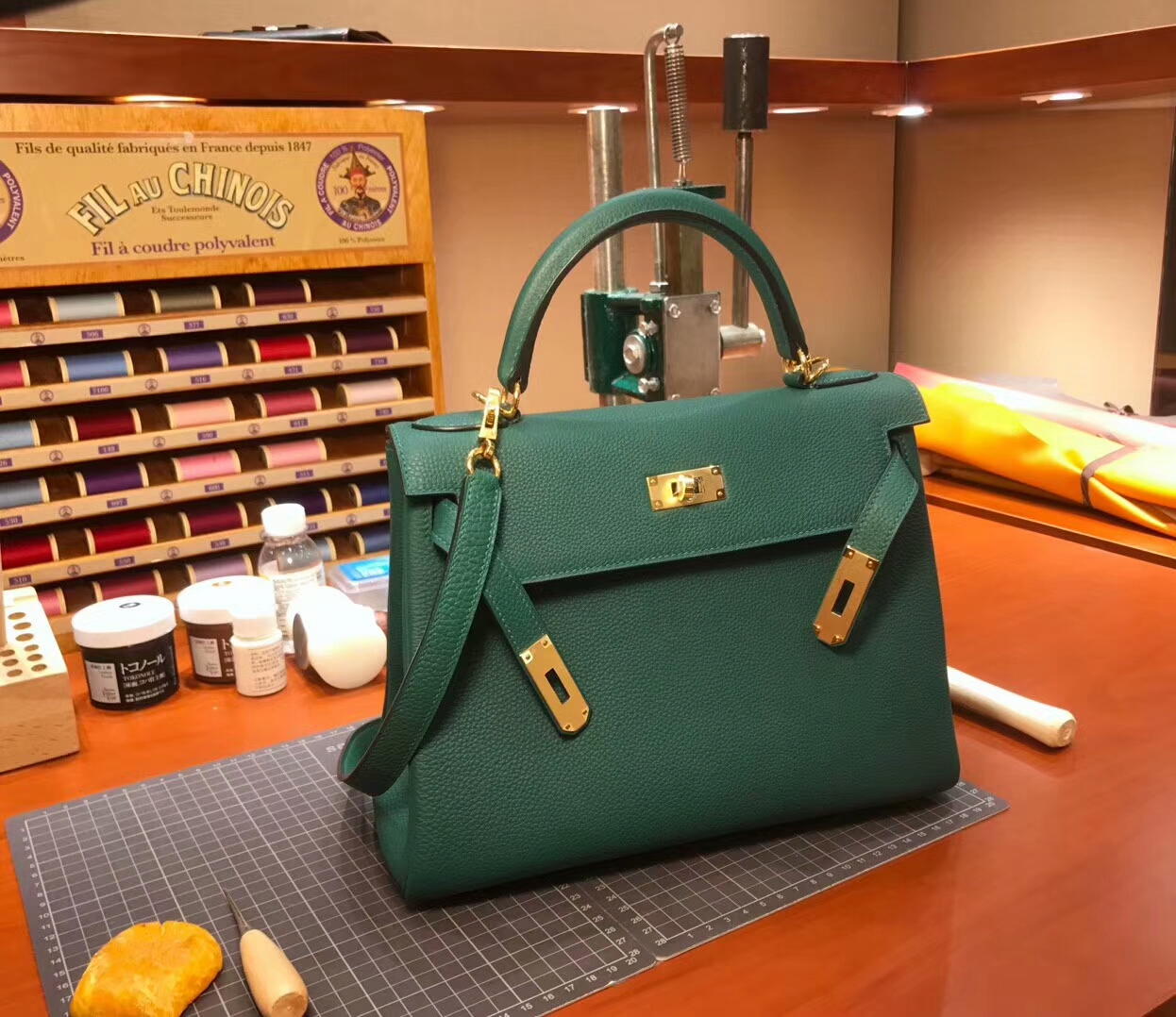 HERMES Kelly 28CM Togo皮 纯手工蜡线 法国爱马仕TR级别的进口皮料 配全套专柜包装发票 Z6孔雀绿 Malachite