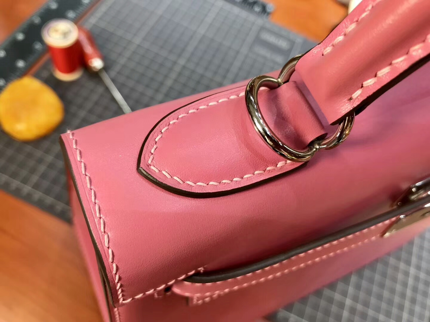HERMES 爱马仕 CC94 陶瓷粉 Terre Cuite Kelly 28CM 现货系列 配全套专柜原版包装 银扣